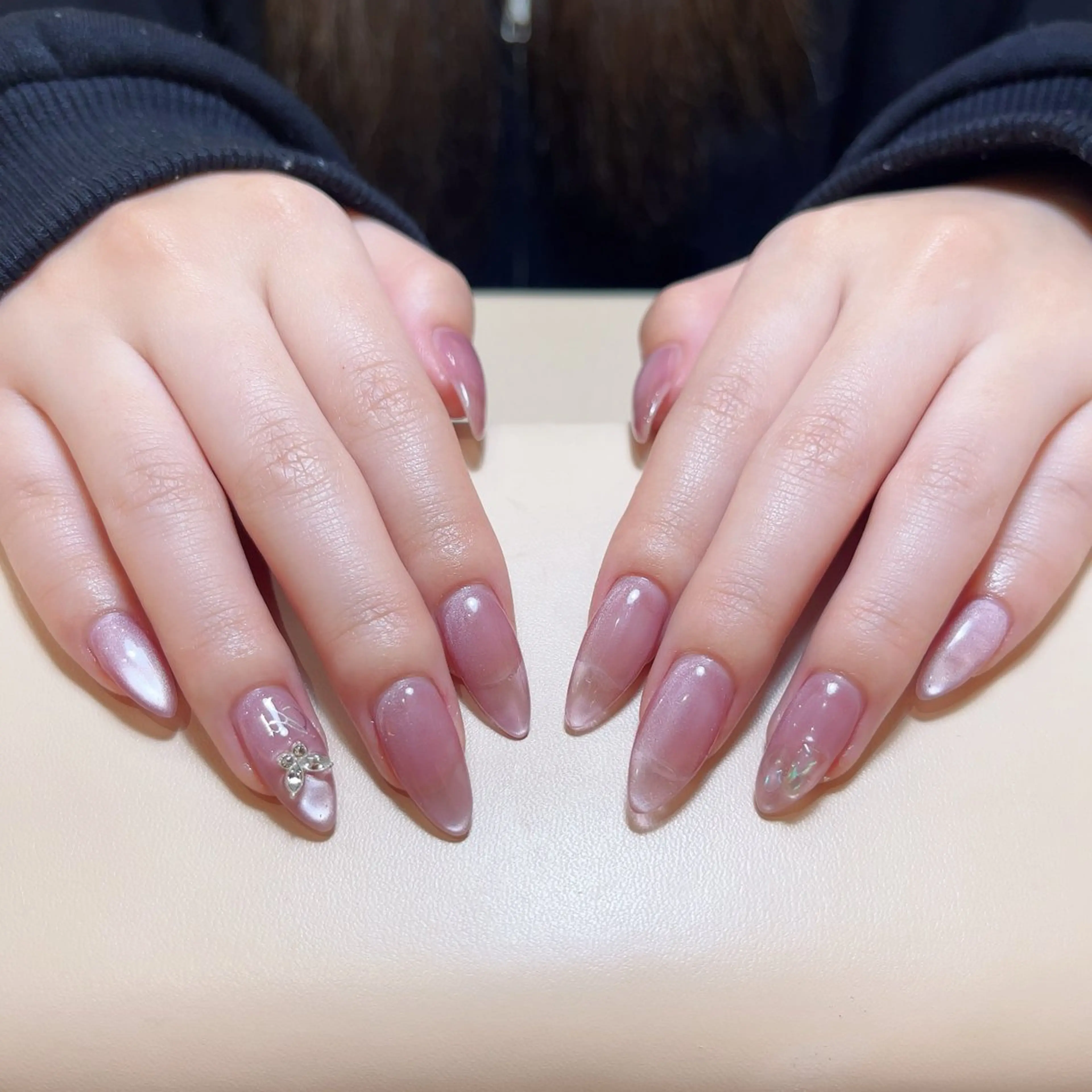 ネイル ハンドネイル MoonNail ユリのネイルデザイン