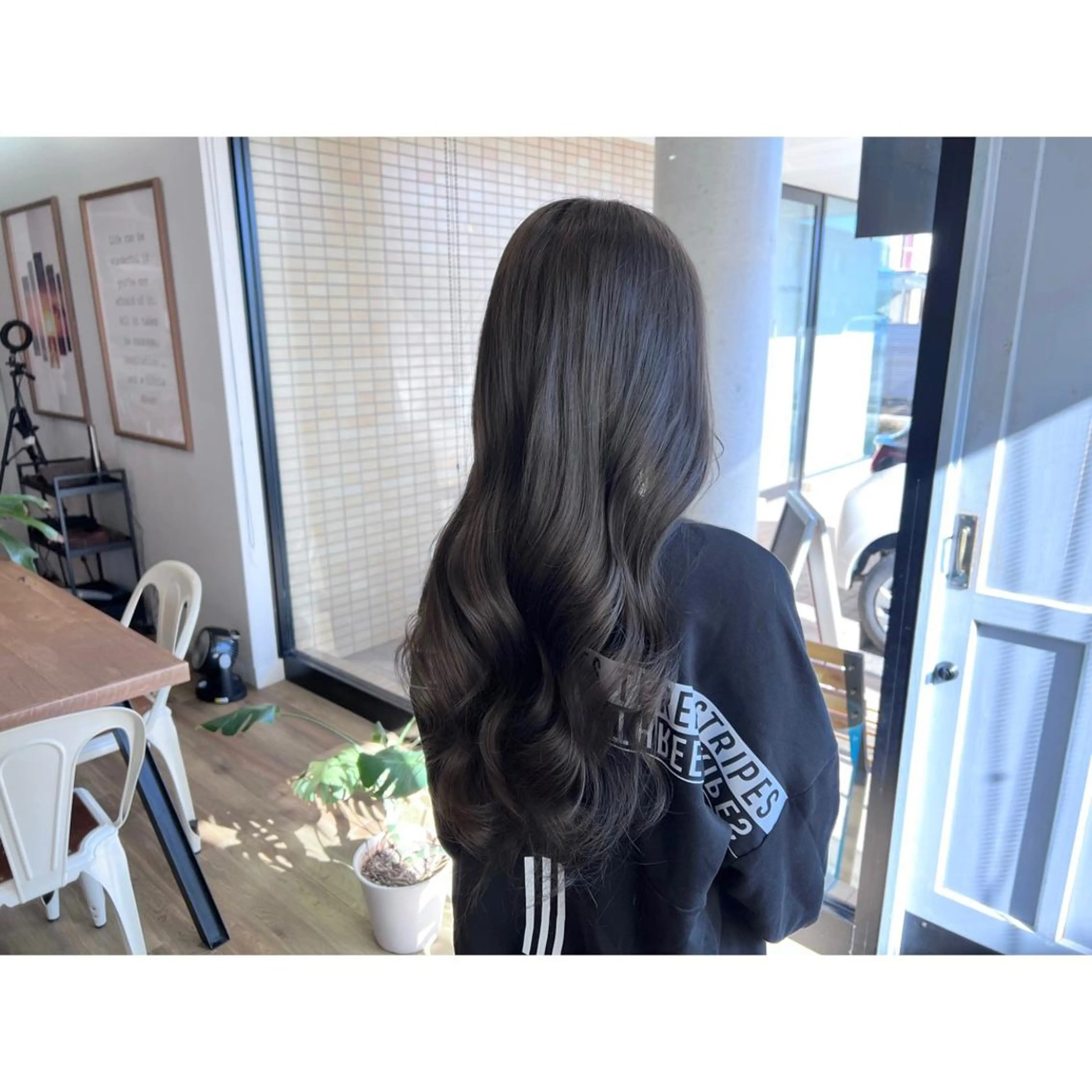 ロング カラー グレージュ ヘアカラー トリートメント ツキダテ ユイのヘアスタイル