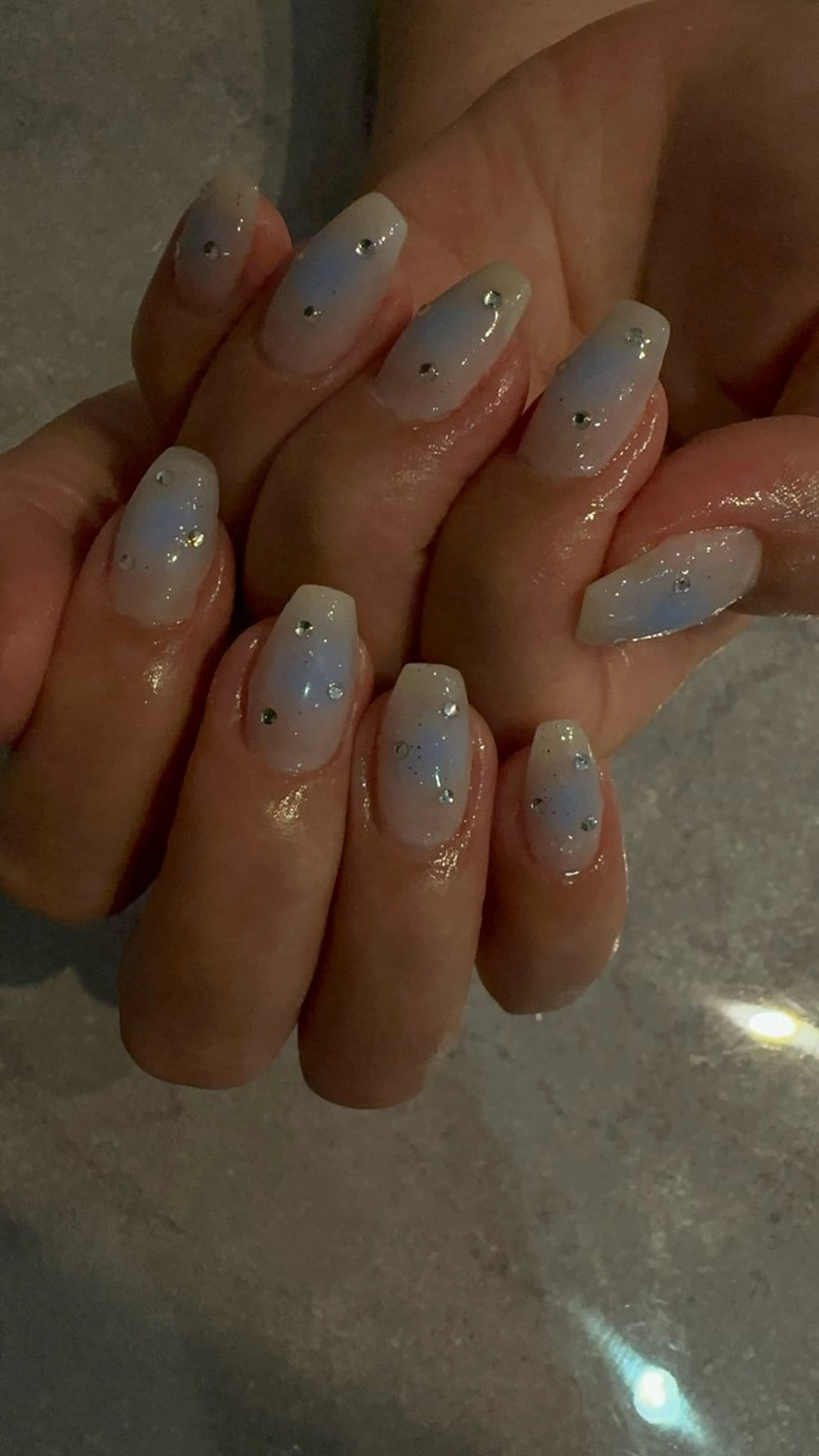 ネイル チークネイル 水色 ピンク cres nail（スクールW内）所属・Sei｜京橋｜ Handモデル🩷のネイルデザイン