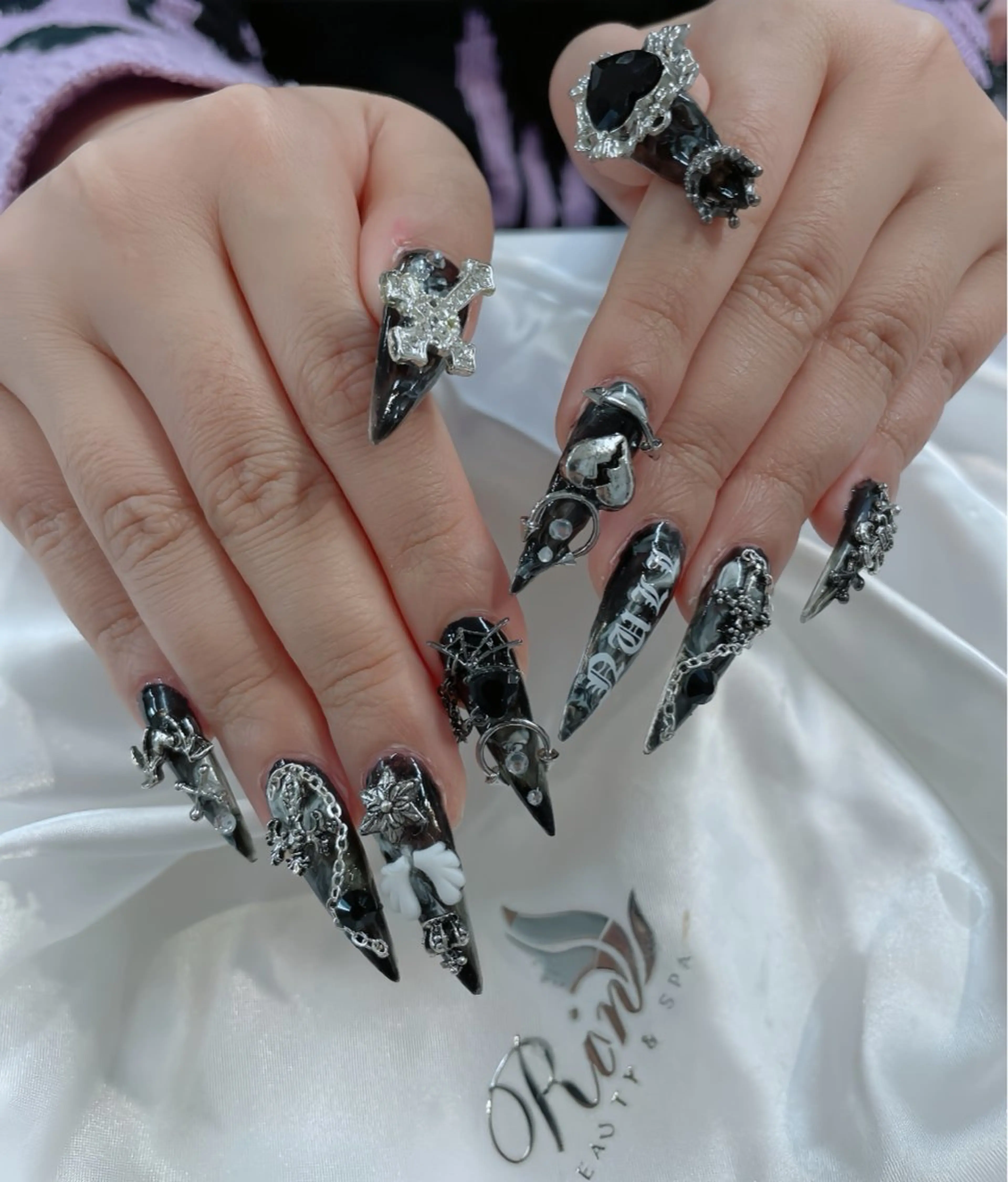 ネイル 成人式 ロングネイル ネイルチップ ハンドネイル Rin Nail 新大久保店のネイルデザイン