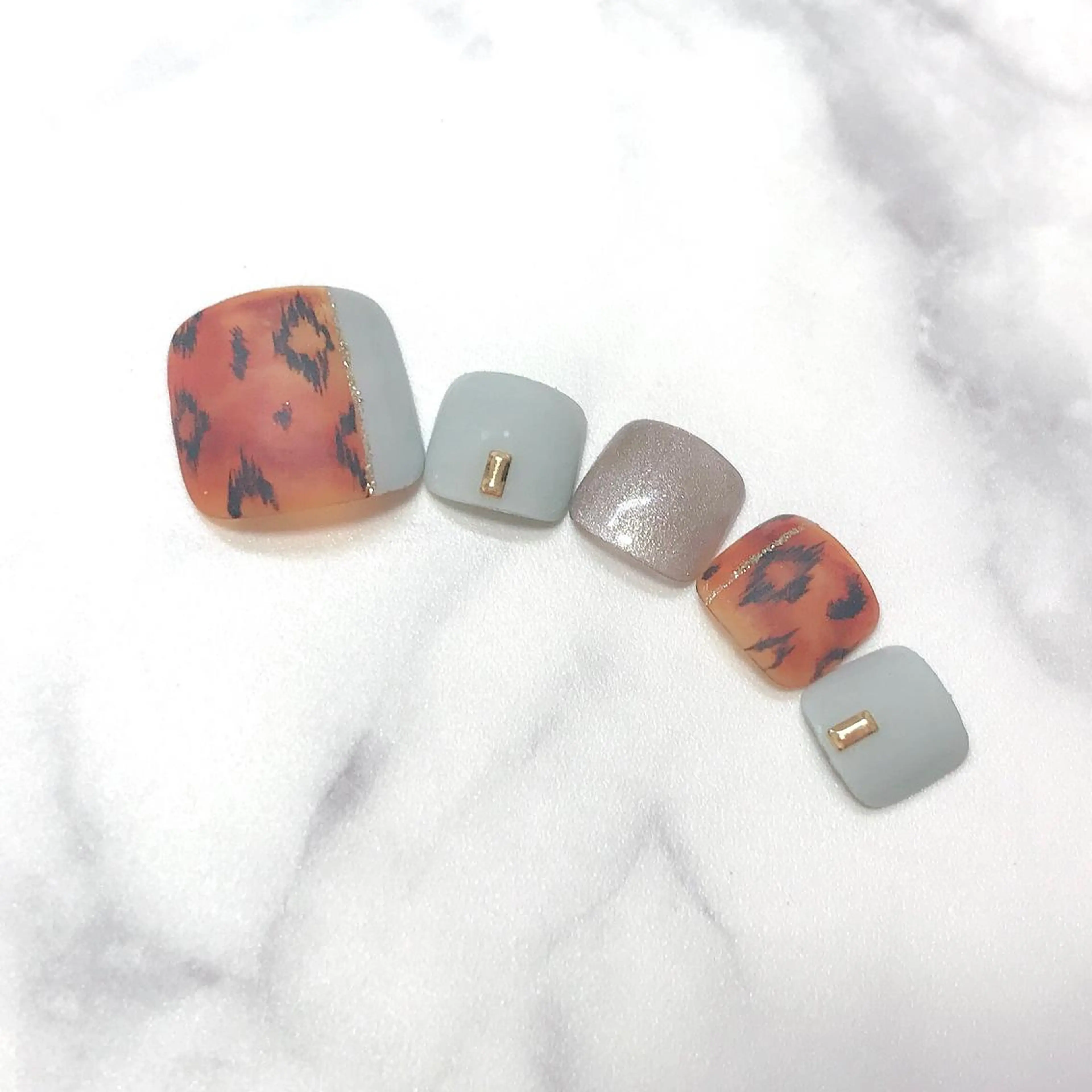 ネイル アニマル柄 べっ甲ネイル フットネイル ワンカラーネイル フットネイル ステラ marikominoのネイルデザイン