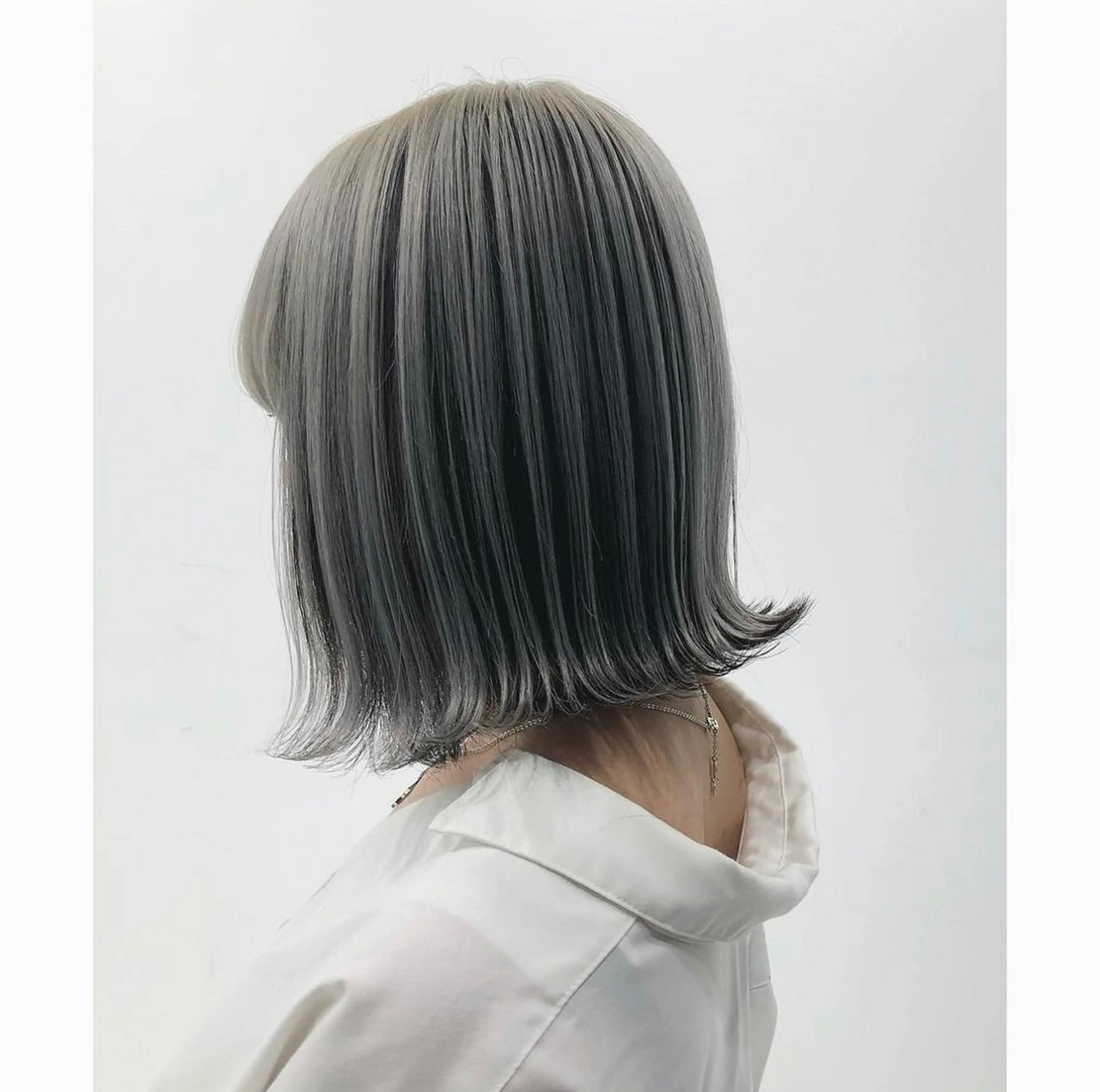 ショート カラー ヘアアレンジ 切りっぱなしボブ ハイライトカラー ボブ ハイライト 【姫カット】 ナカムラコウキのヘアスタイル
