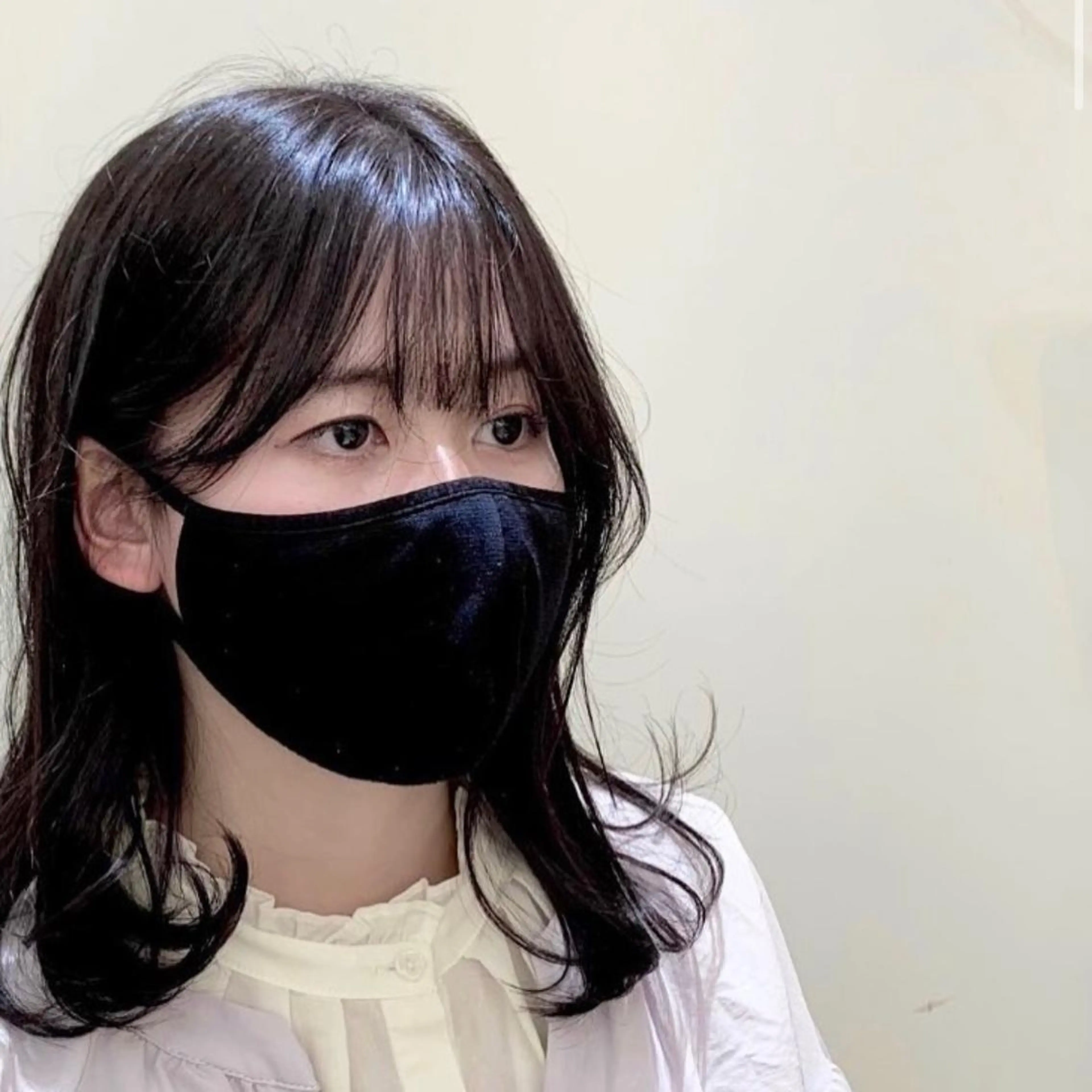 セミロング カラー 黒髪 透明感カラー 塩谷 雪花のヘアスタイル