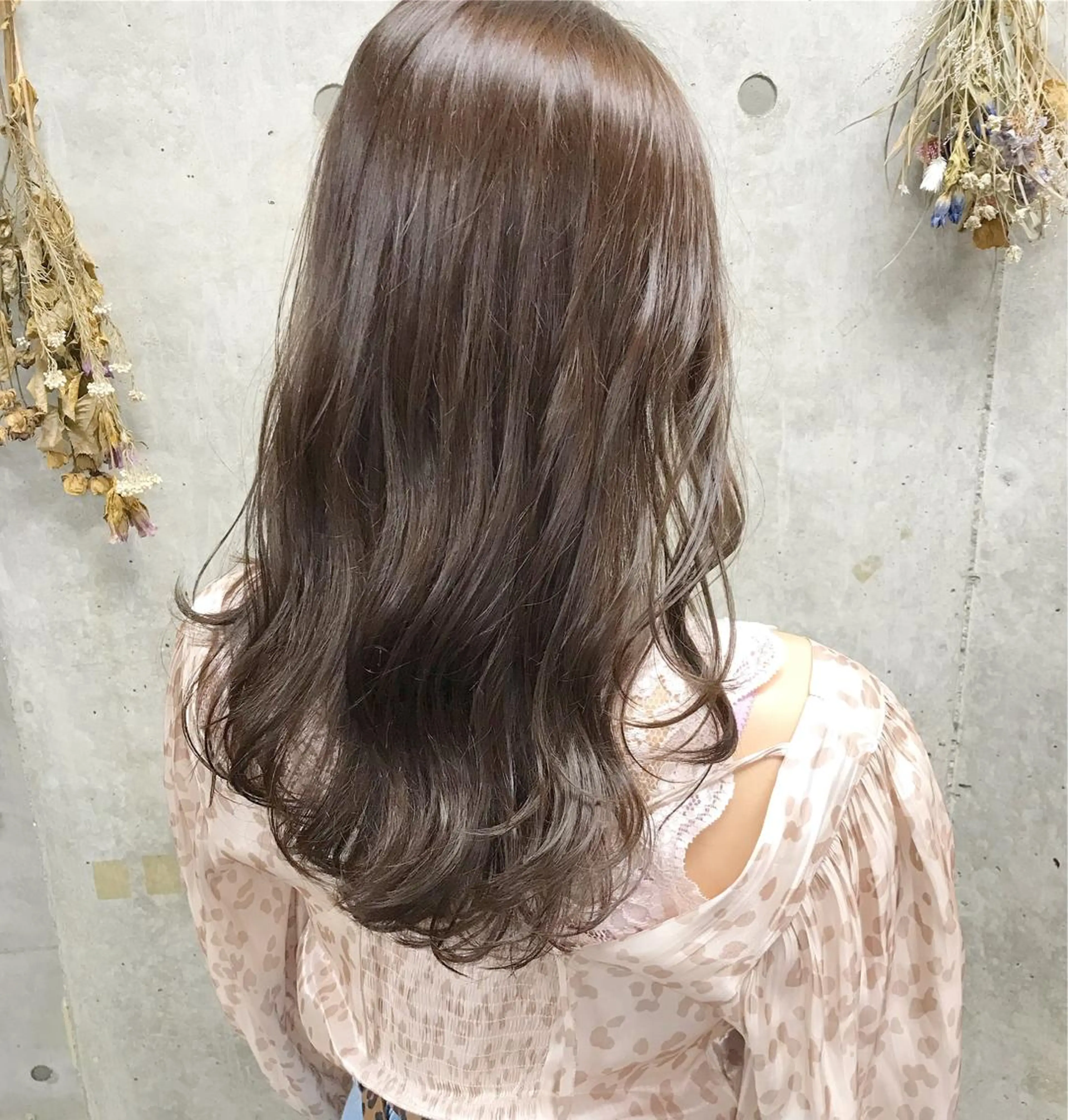 ロング カラー ヘアアレンジ ベージュカラー イルミナカラー ラベンダーカラー ラベンダーベージュ clan所属・Satsuki ✂︎♡のヘアスタイル