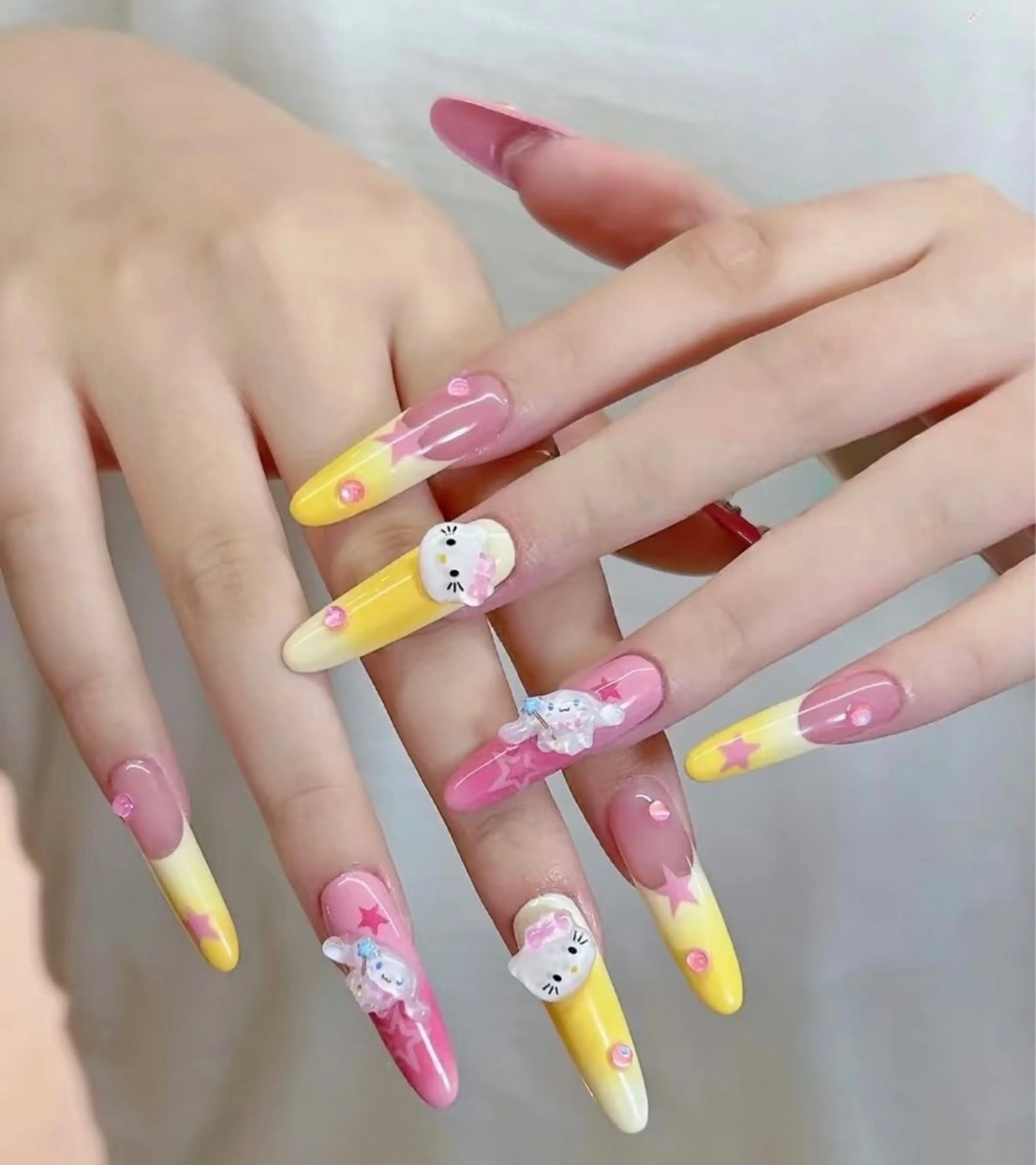 ネイル フレンチネイル ジェルネイル ガーリー グラデーション キラキラネイル Liora nail 1のネイルデザイン