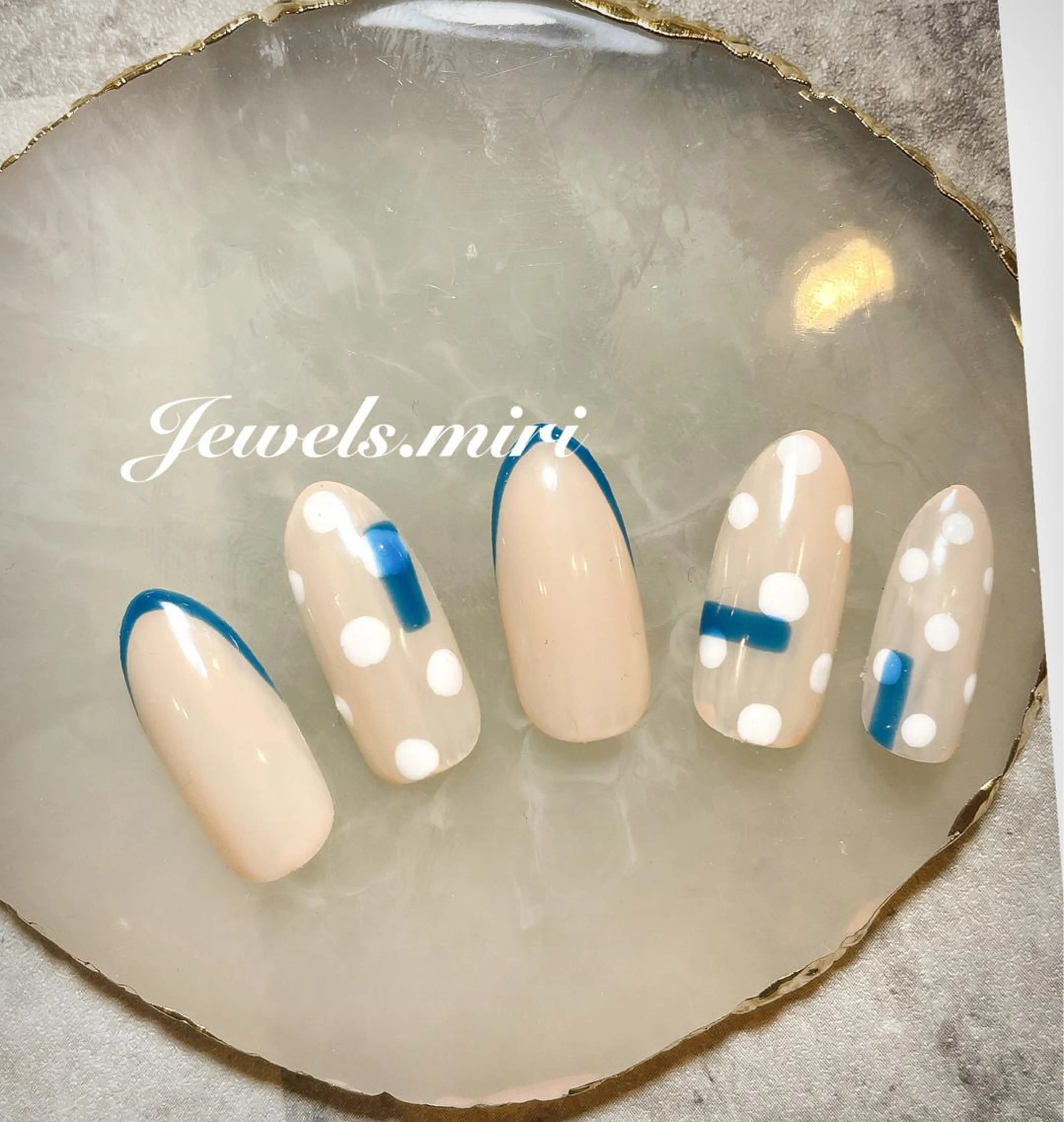 ネイル アートネイル ブルー ドット フレンチネイル ジェルネイル Jewels nail lily 白楽所属・ネイルサロン Jewels Mのネイルデザイン