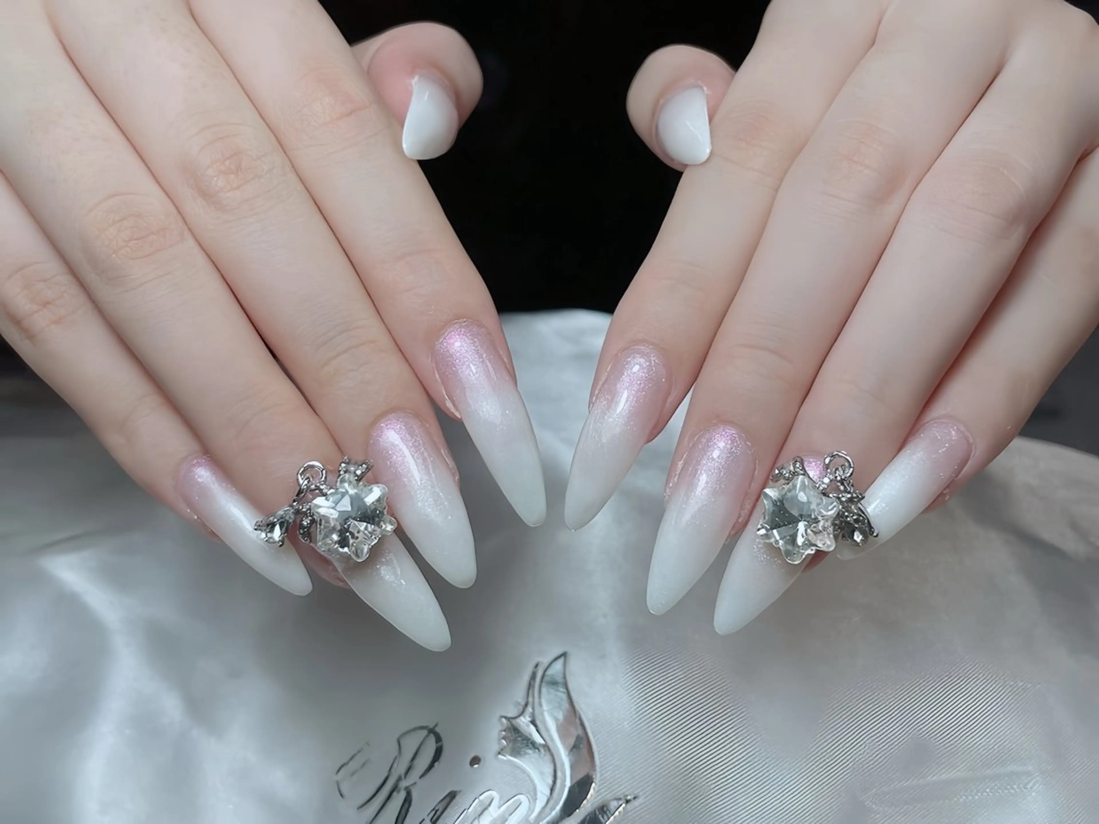 ネイル 成人式 ロングネイル ネイルチップ ハンドネイル Rin Nail 新大久保店のネイルデザイン