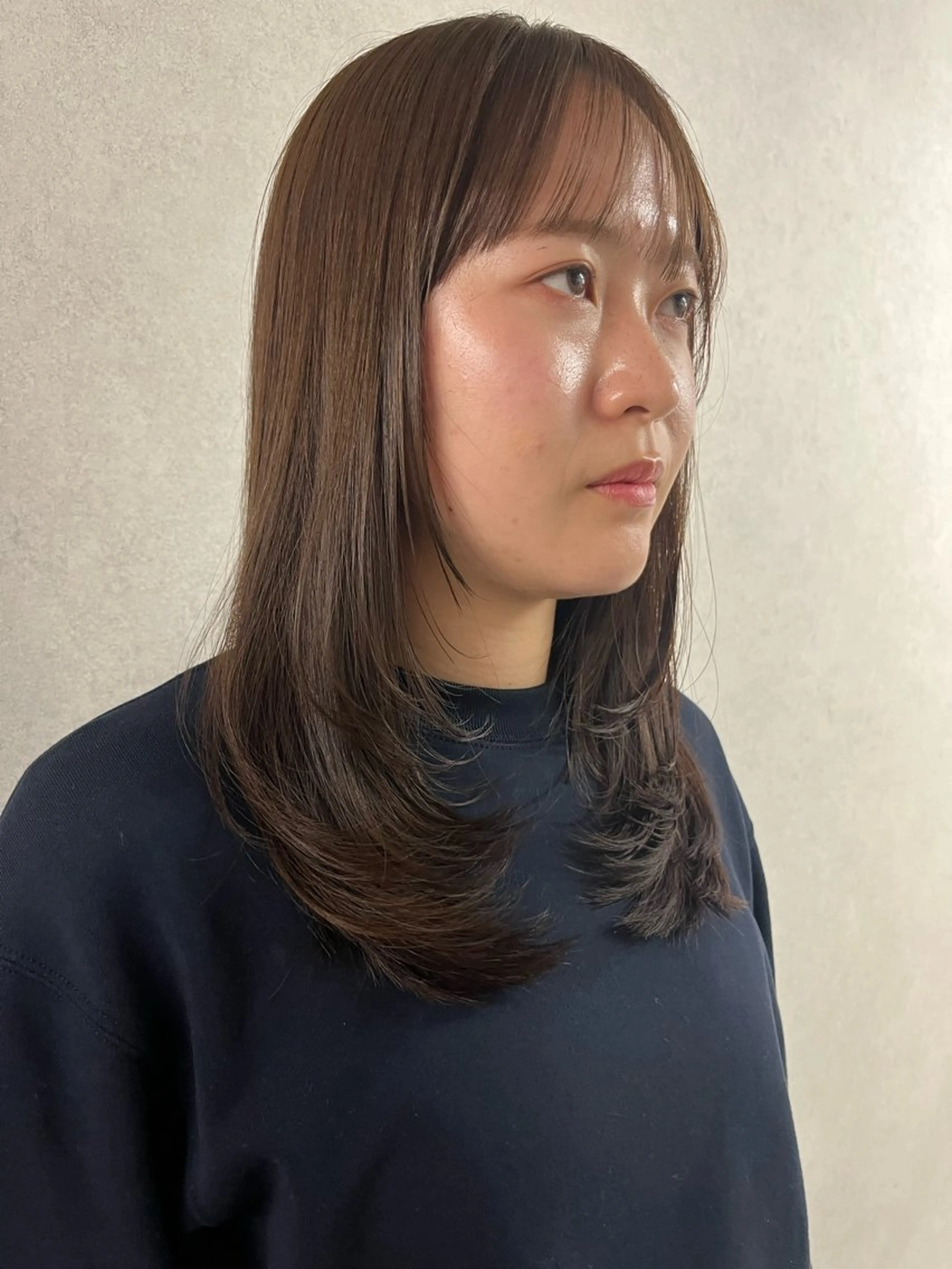 ミディアム カラー ベージュカラー レイヤーカット anon Loemのヘアスタイル