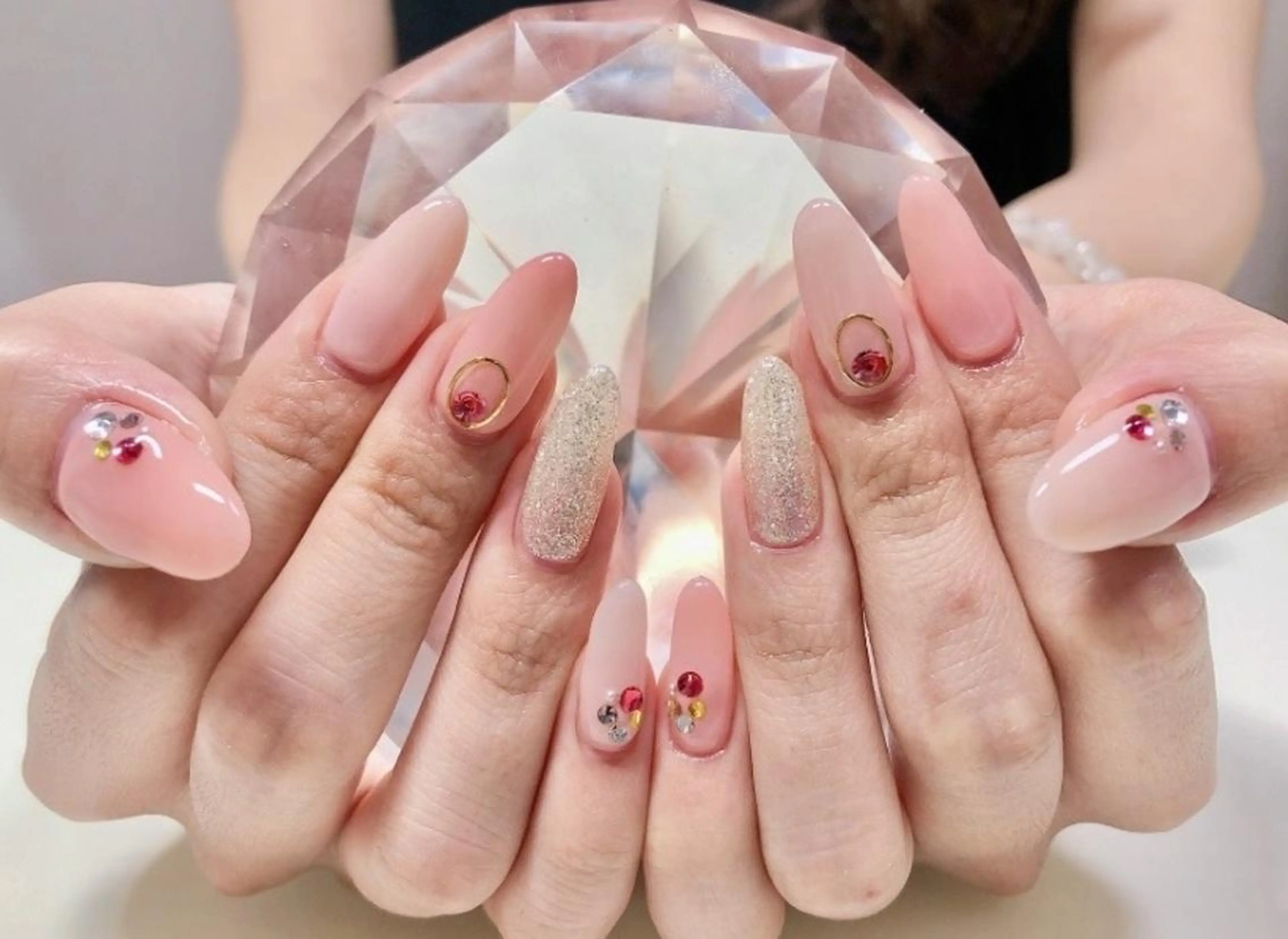 ネイル ワンカラーネイル ストーンネイル ハンドネイル Nail Salon Noah所属・Nail Salon Noah.のネイルデザイン