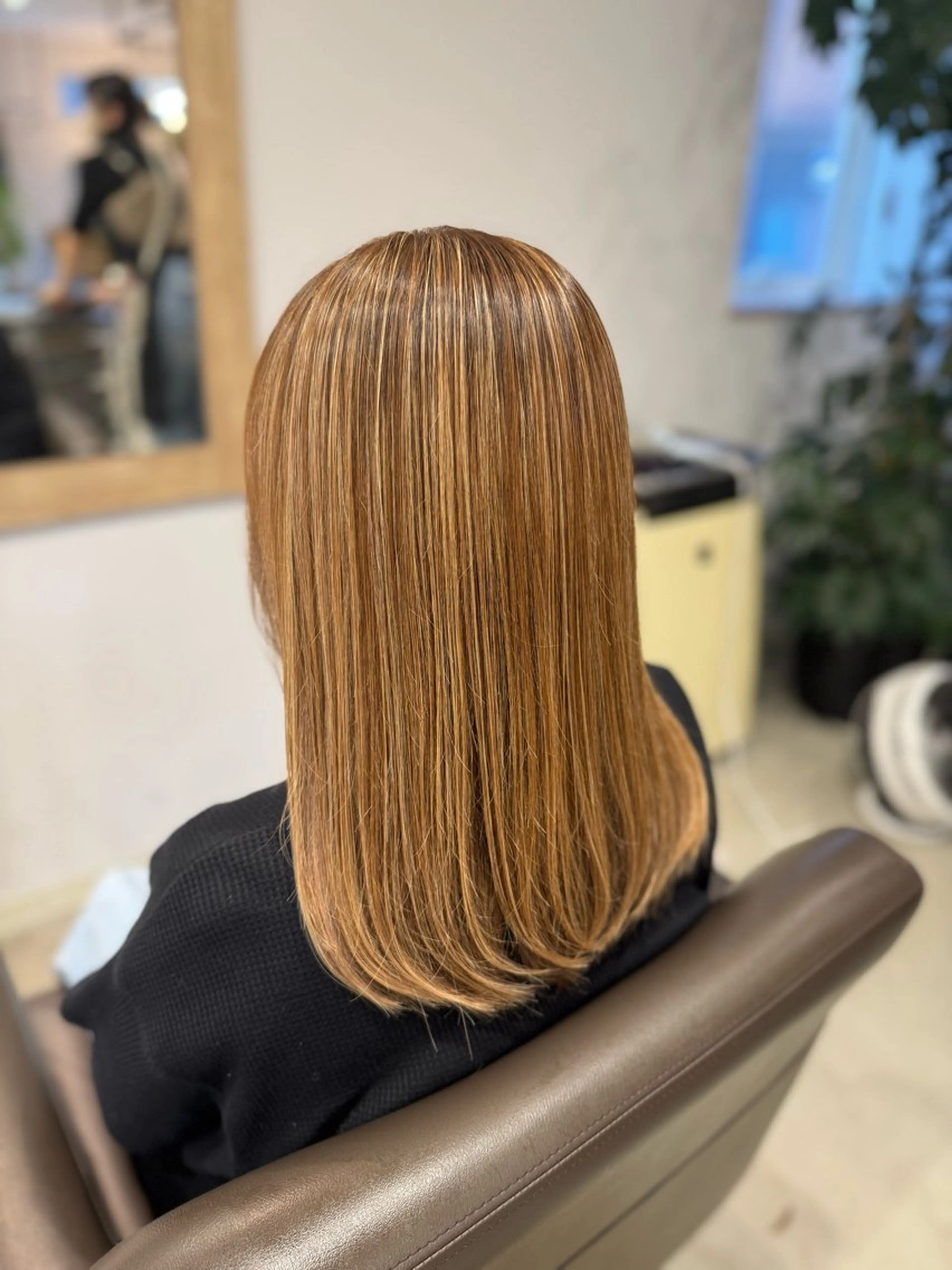 セミロング ハイライト カット ヘアカラー May hair【メイヘア】所属・サイトウ ヒトミ 【メイヘア】のヘアスタイル