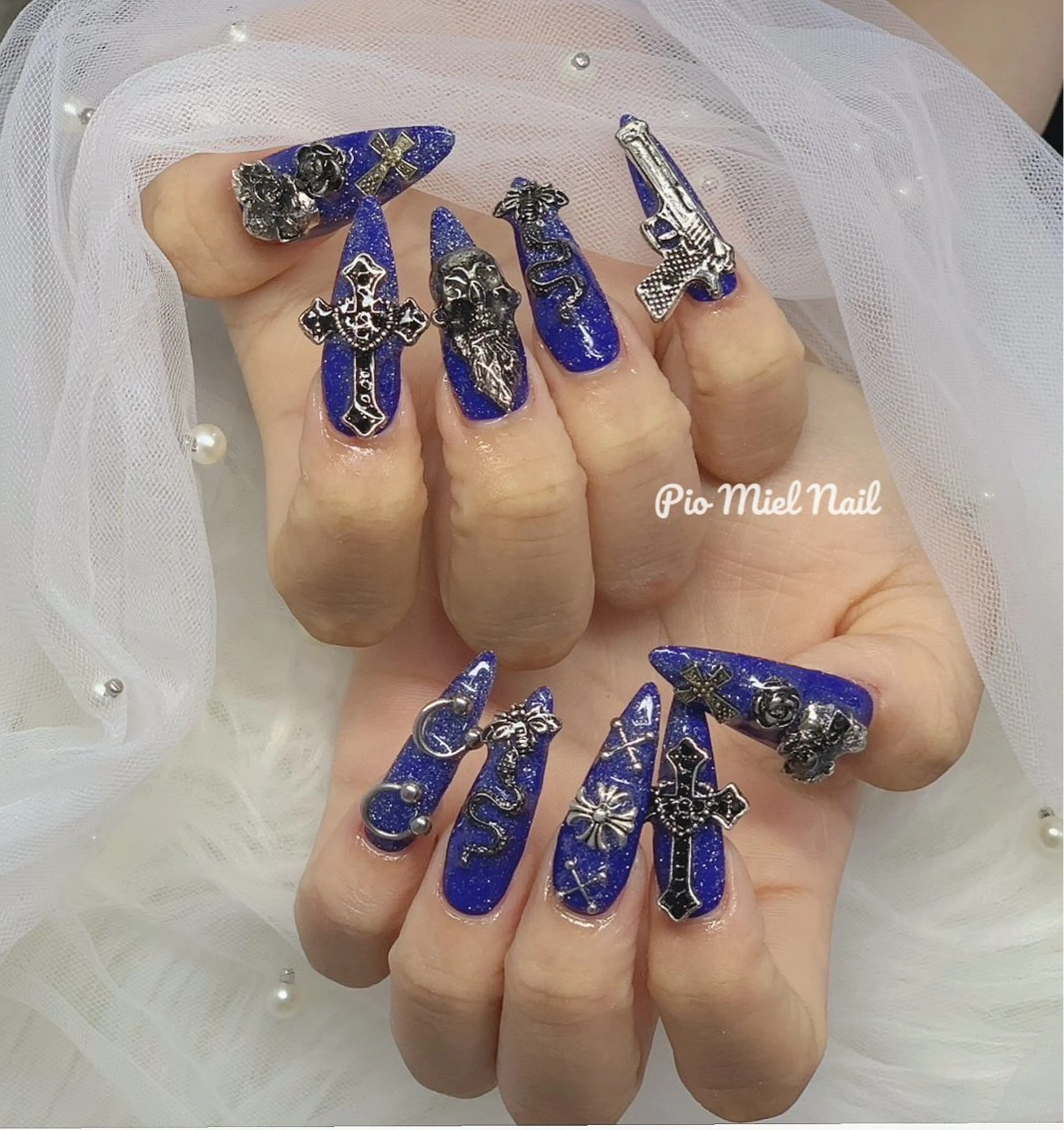 セミロング 韓国風ヘア ハンドネイル Pio Mielのネイルデザイン