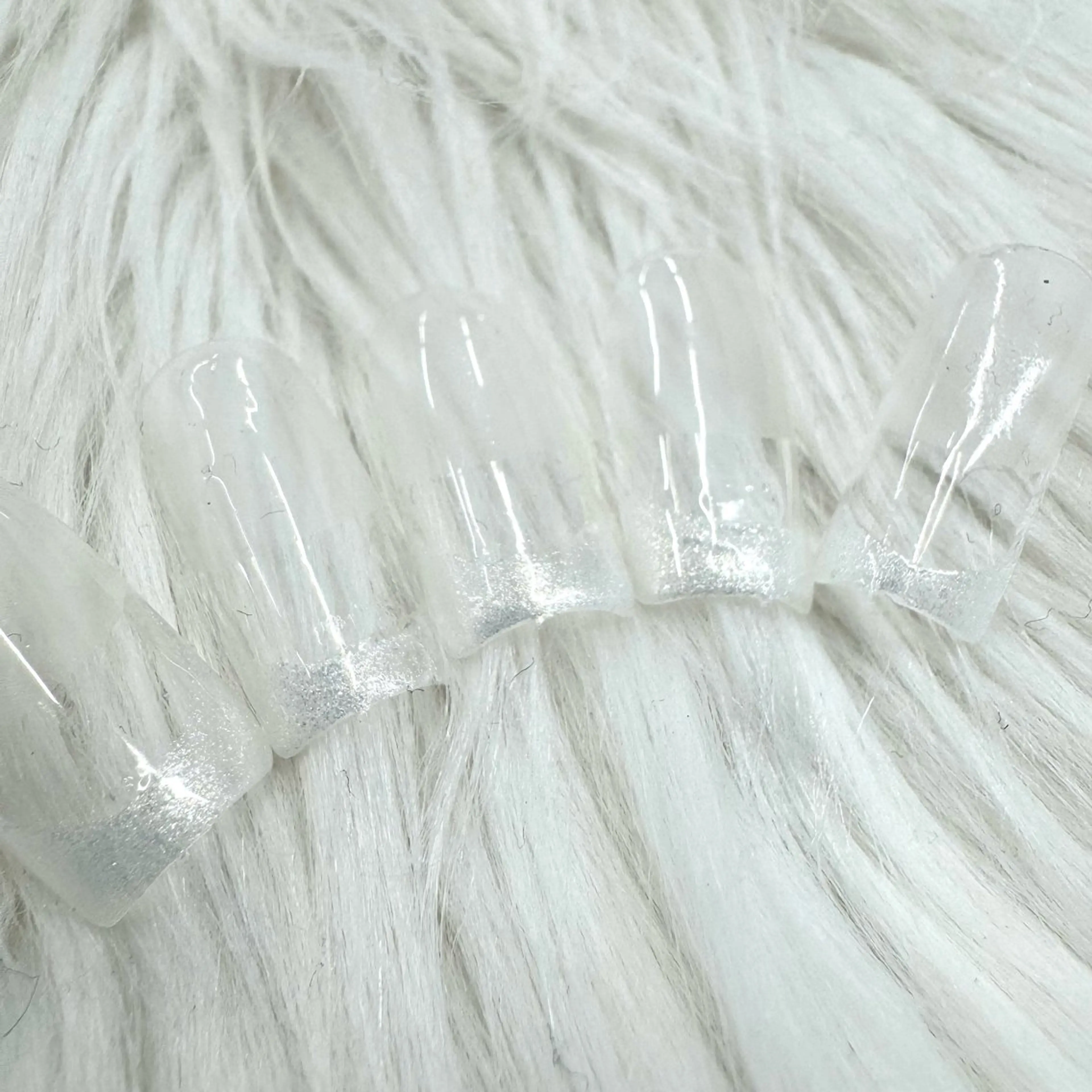 ネイル グラデーション ラメ(グリッター) ラメグラデーション ホワイト 大塚 澄玲のネイルデザイン