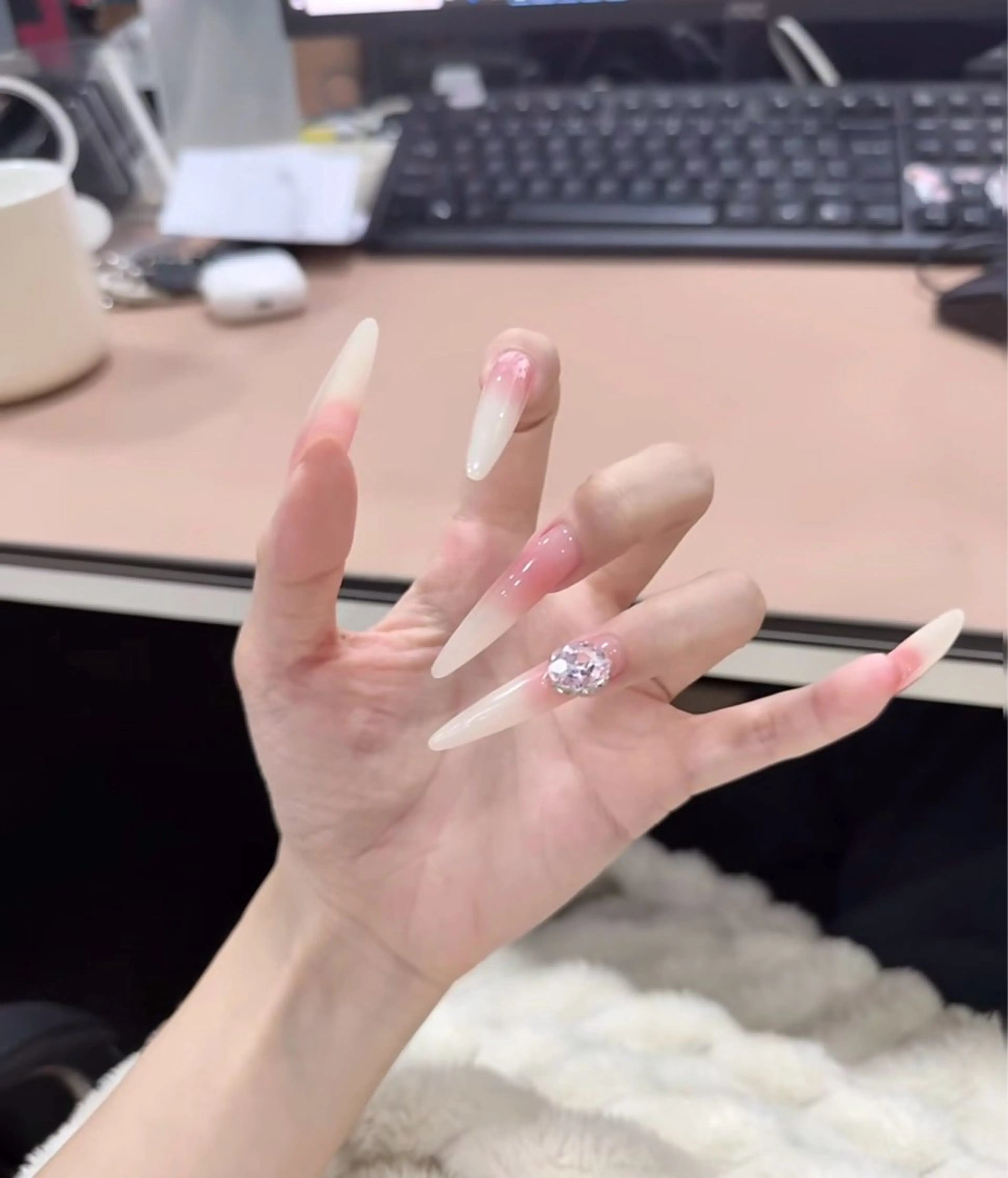 ネイル フレンチネイル キラキラネイル 韓国ネイル シンプルネイル ワンホンネイル ハンドネイル MEI Nailのネイルデザイン