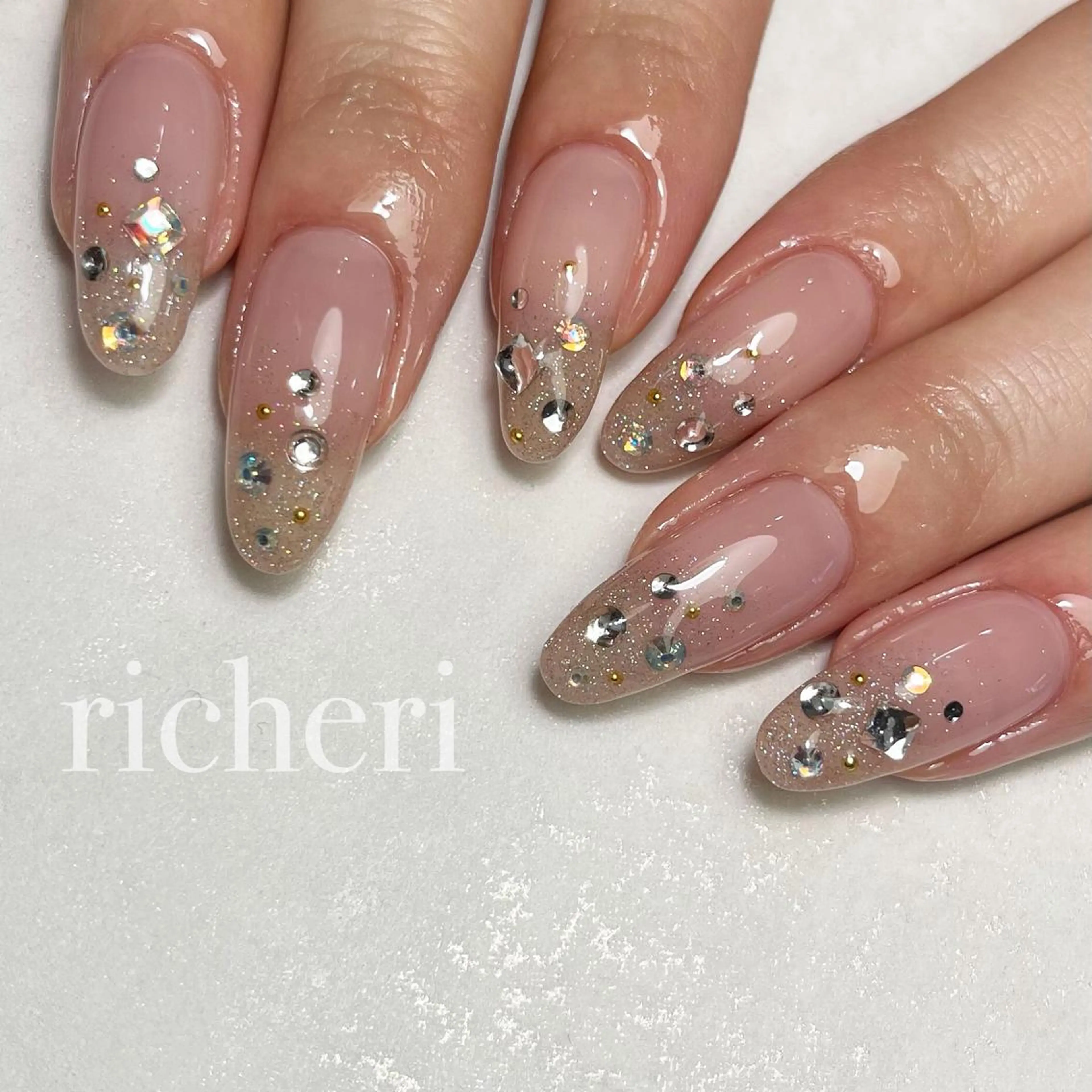 ミディアム ネイル 韓国風ヘア アートネイル チークネイル フラッシュネイル フレンチネイル ハンドネイル richeri beautyのエステ・リラクイメージ