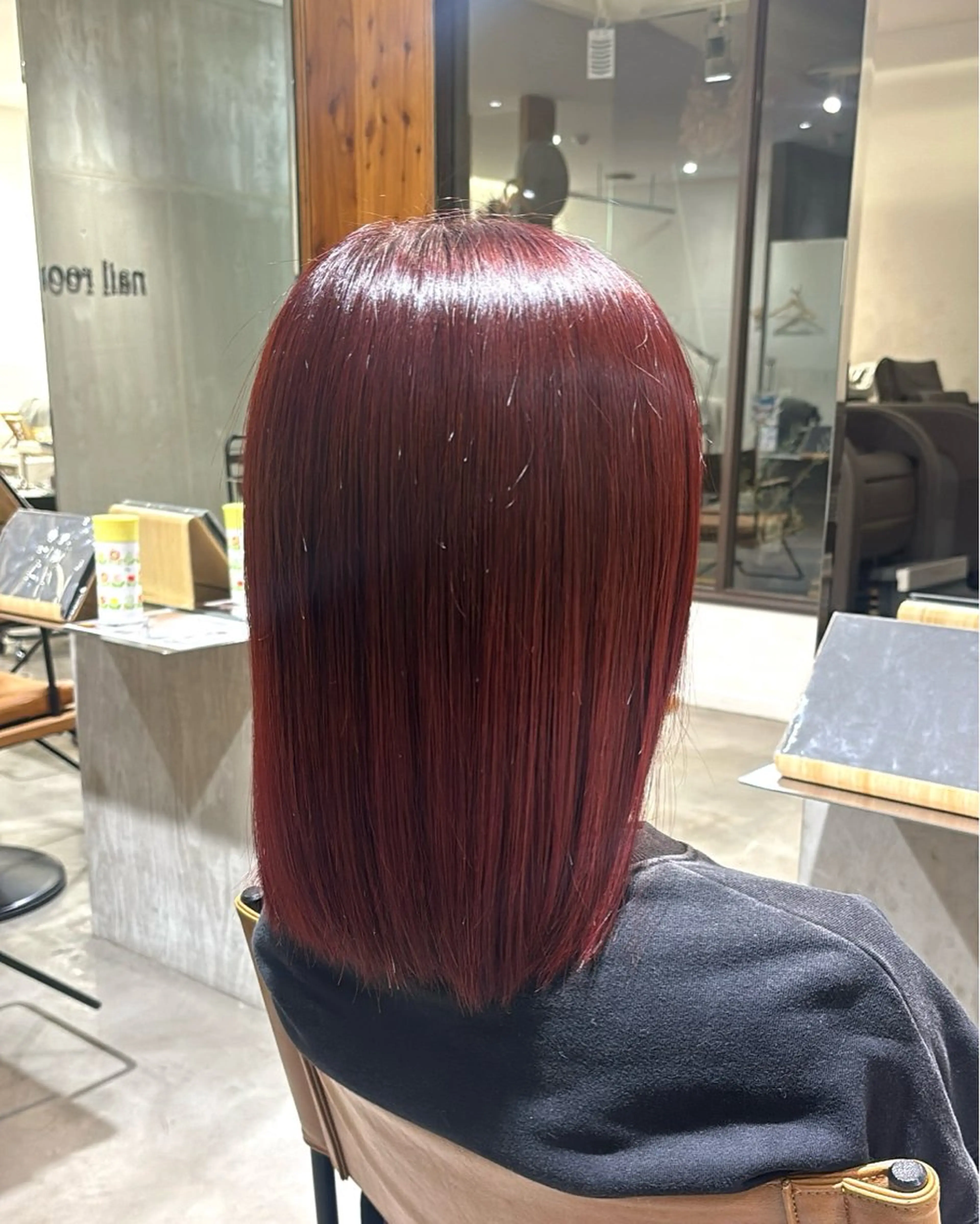 ミディアム カラー ボルドーカラー 小木曽 里華のヘアスタイル