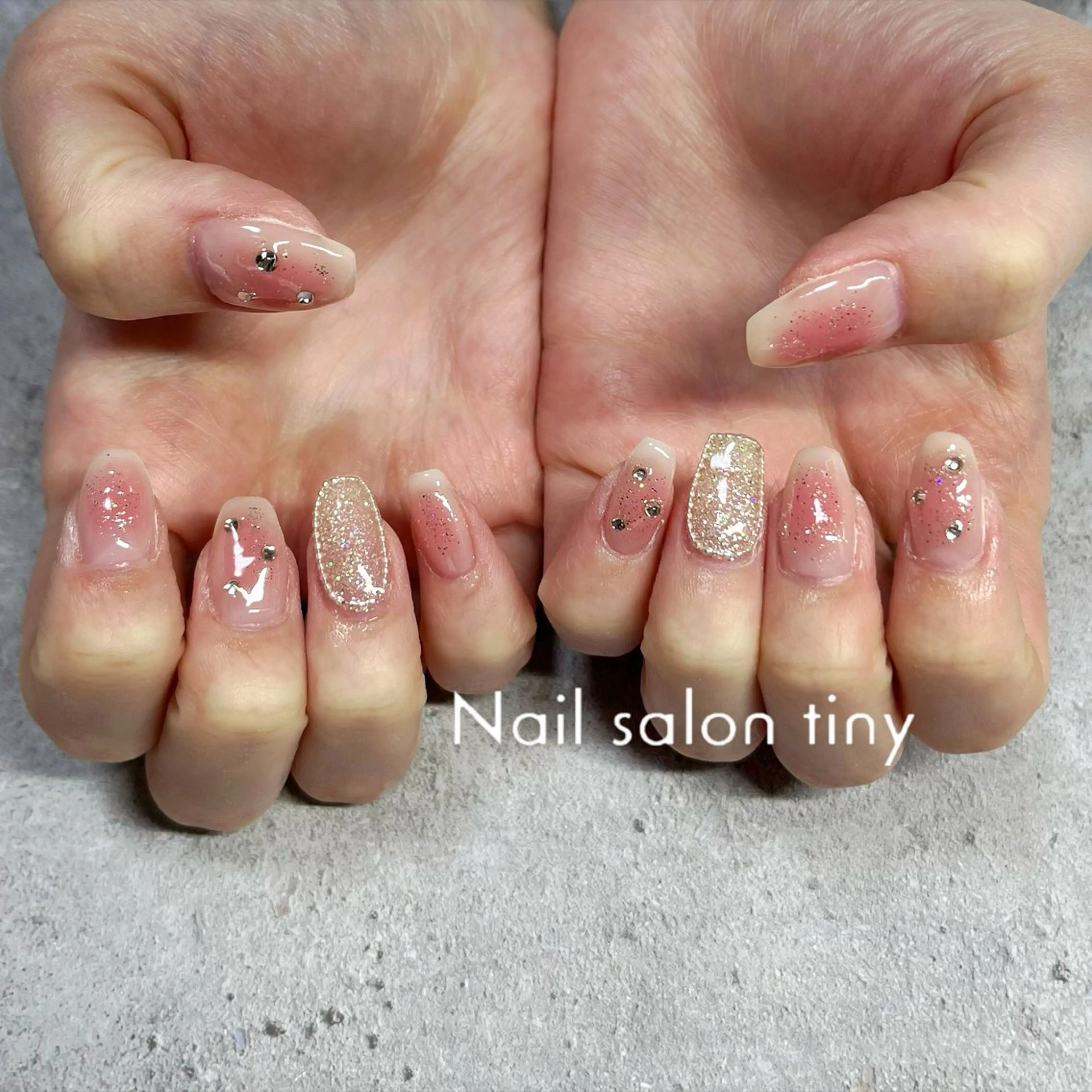 ネイル 持ち込み ハンドネイル ネイルサロンタイニー所属・Nail salon tiny🩵のネイルデザイン