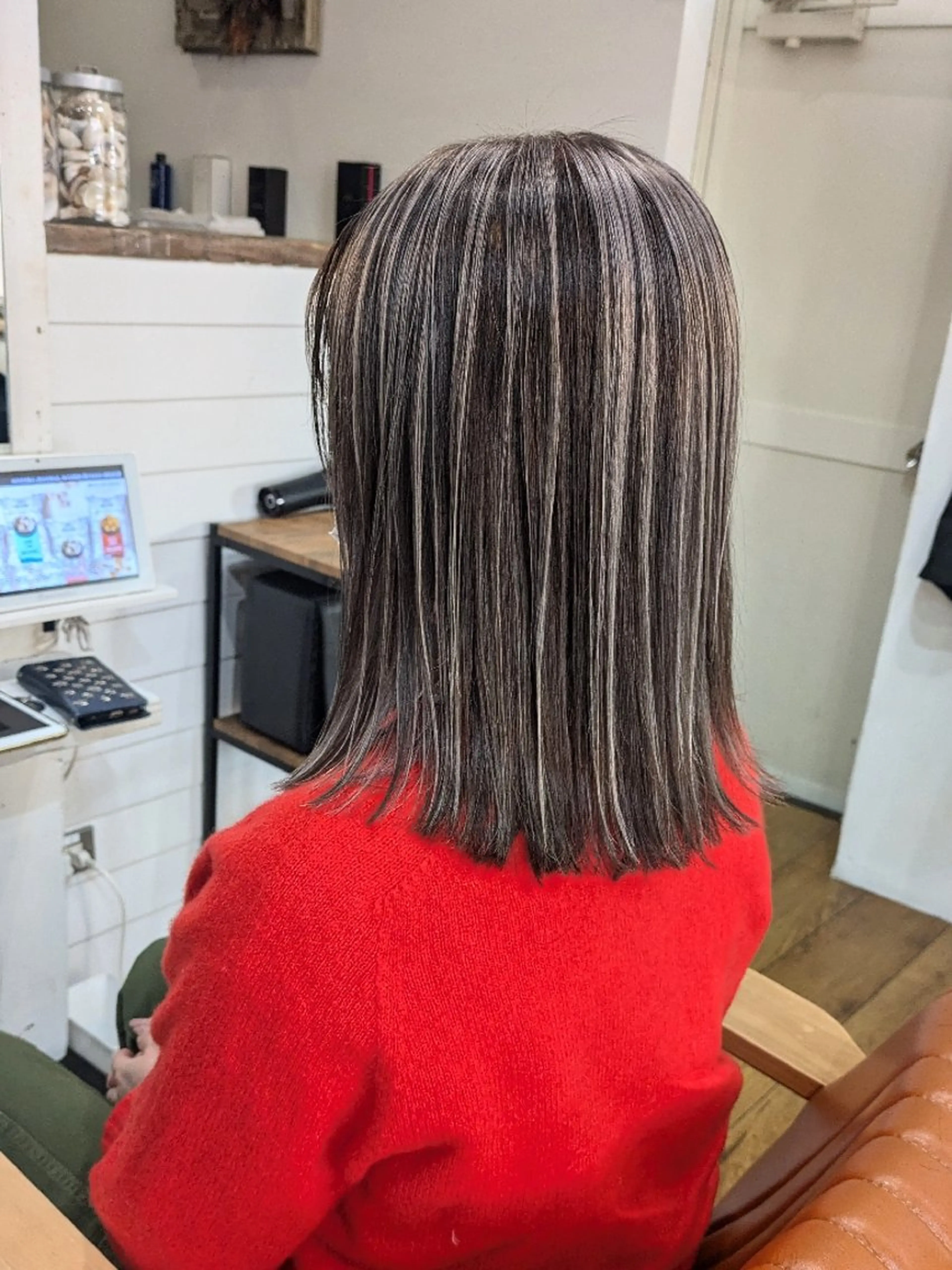 【表面、顔周りのみ】カット＋白髪ぼかしハイライトの写真