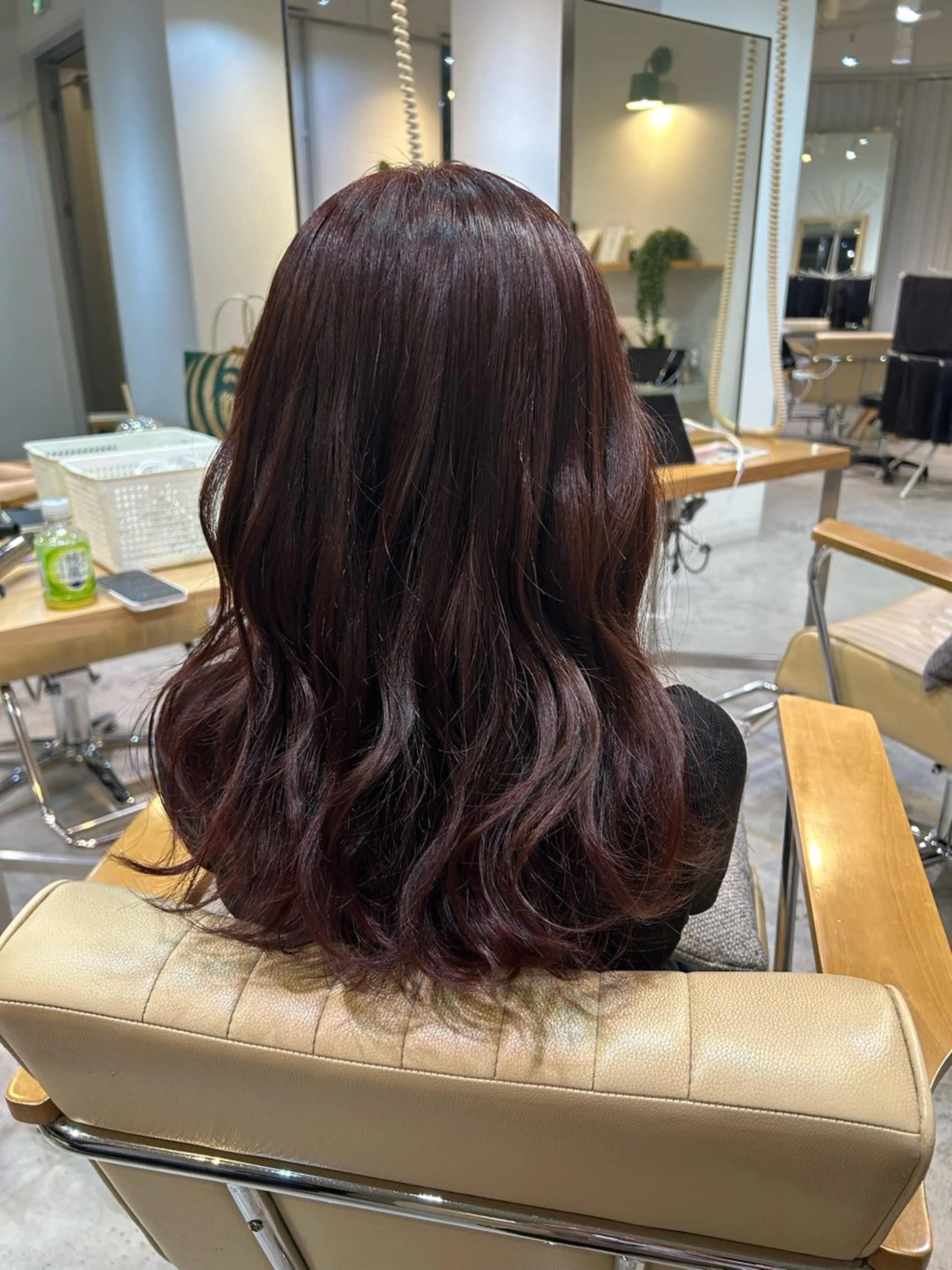 セミロング カラー レッドカラー 湯浅 美葉のヘアスタイル
