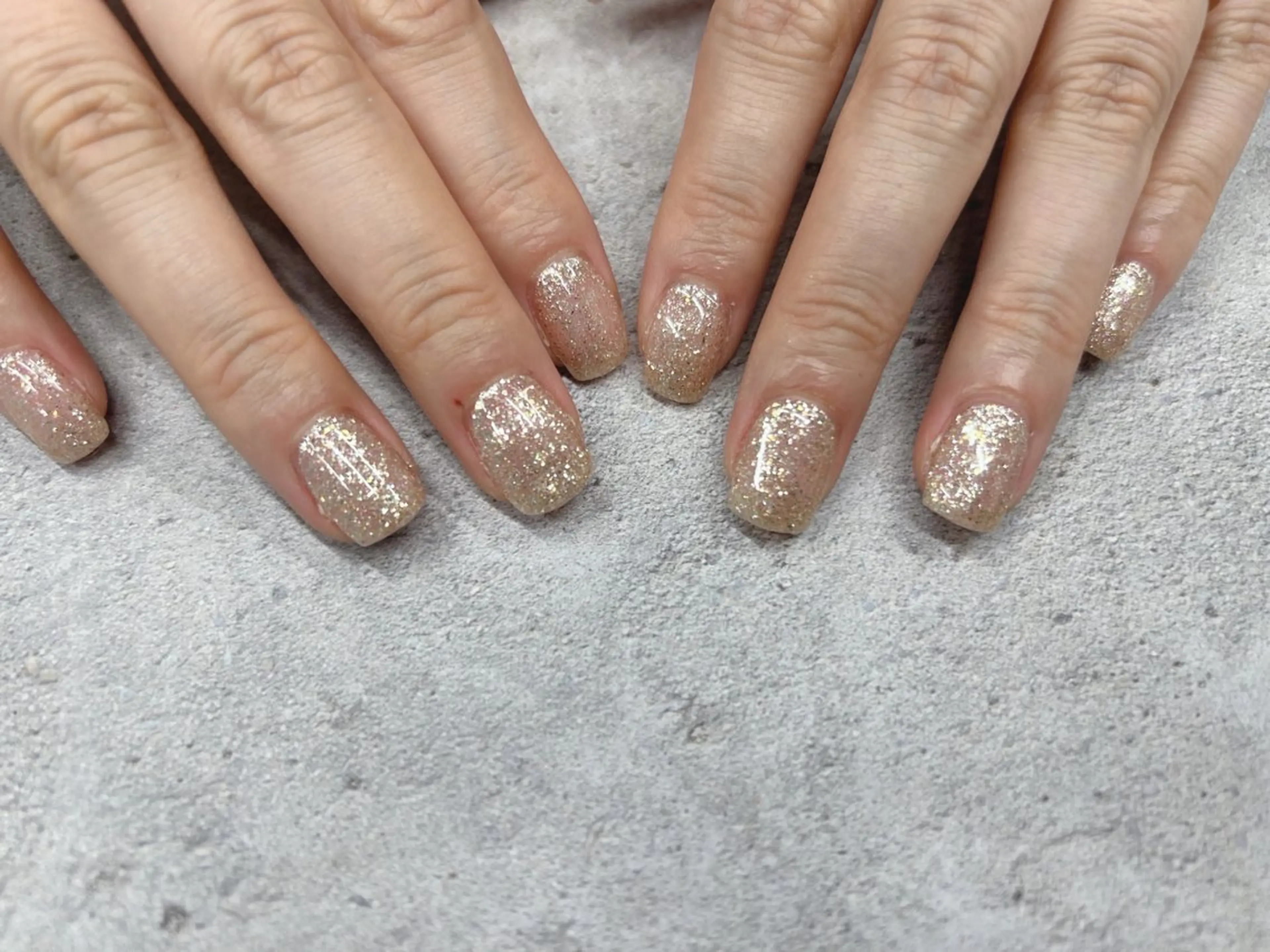 ネイル ゴールド ラメ(グリッター) ハンドネイル Nail Salon agré所属・agré ネイルサロン　アグレのネイルデザイン