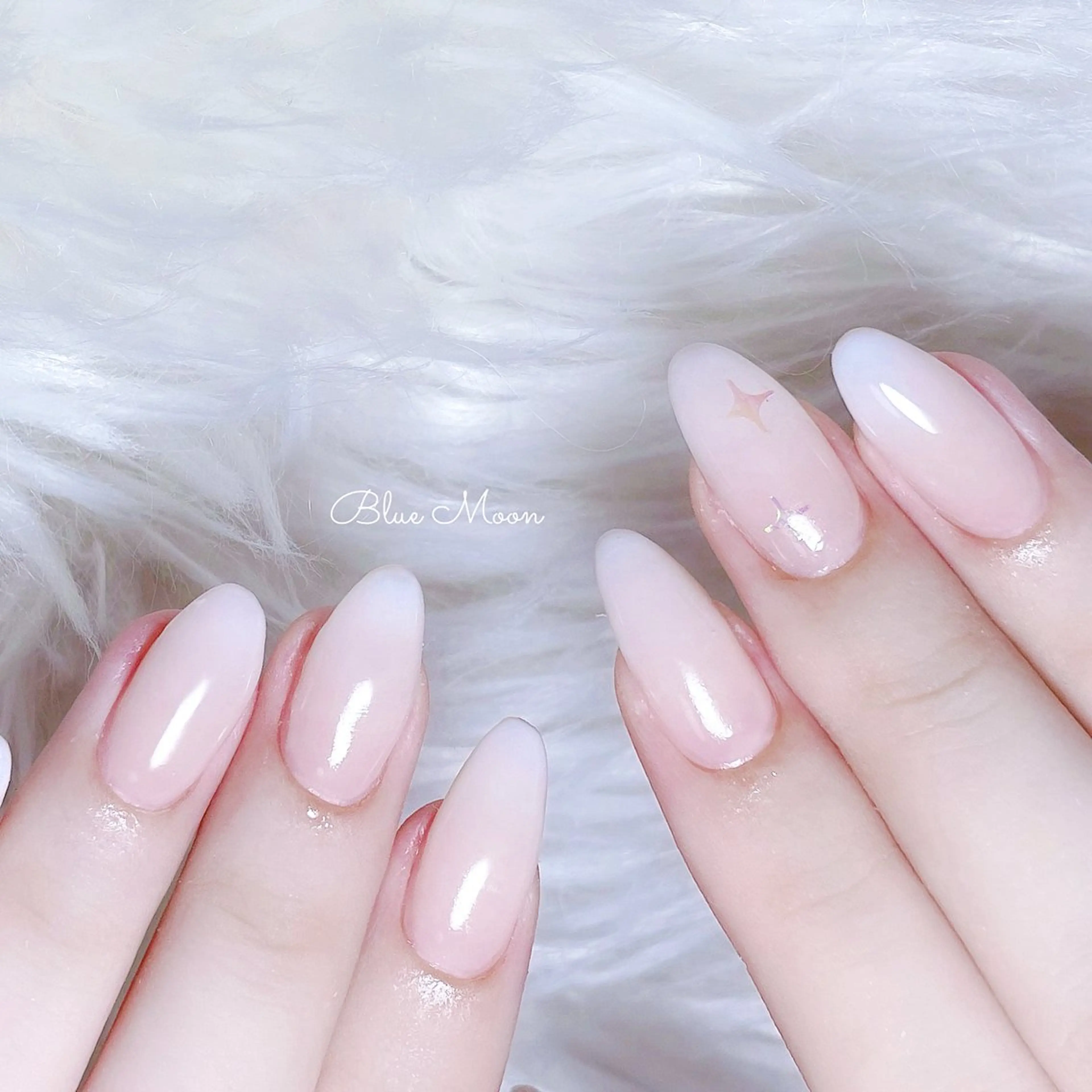 ネイル ホログラムネイル ハンドネイル ハンドケア nail salon Blue Moonのネイルデザイン