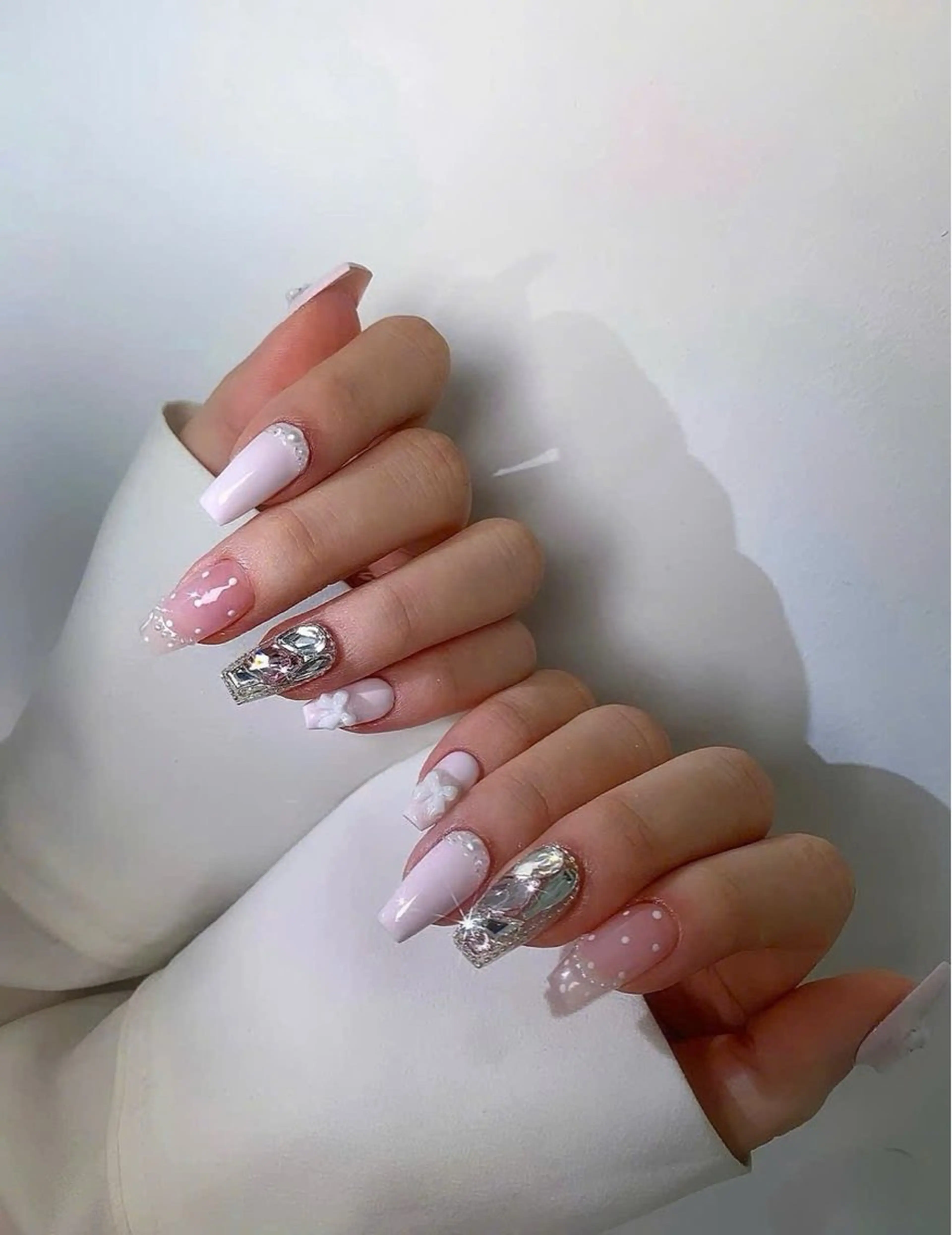 ネイル キラキラネイル マグネットネイル ミラーネイル ニュアンスネイル 春ネイル ハンドネイル Lina所属・MeiMei Nail モデル募集のネイルデザイン