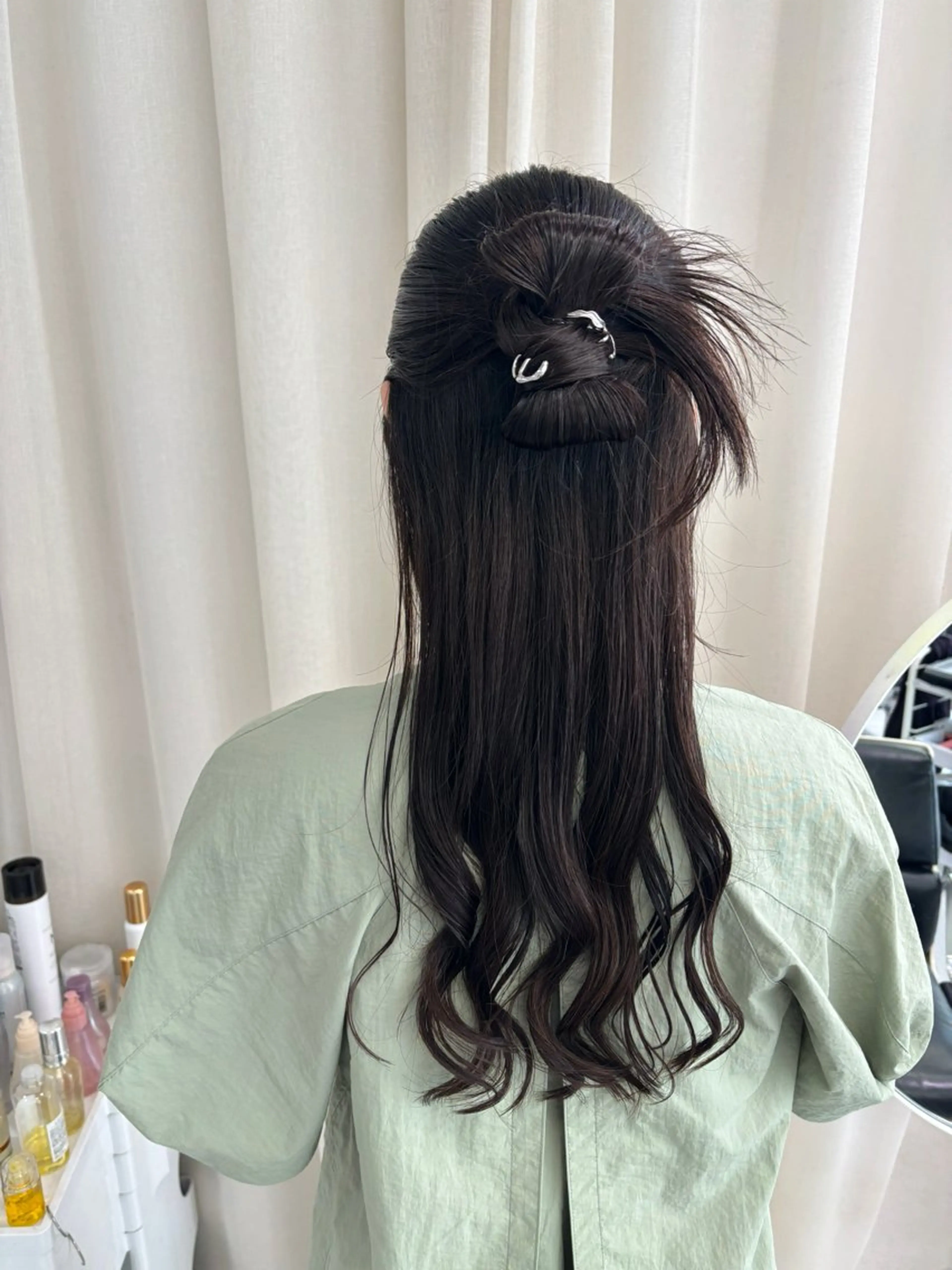 ヘアアレンジ ハーフアップ 結婚式・ブライダル ヘアセット レイヤーカット🎀 kanaのヘアスタイル