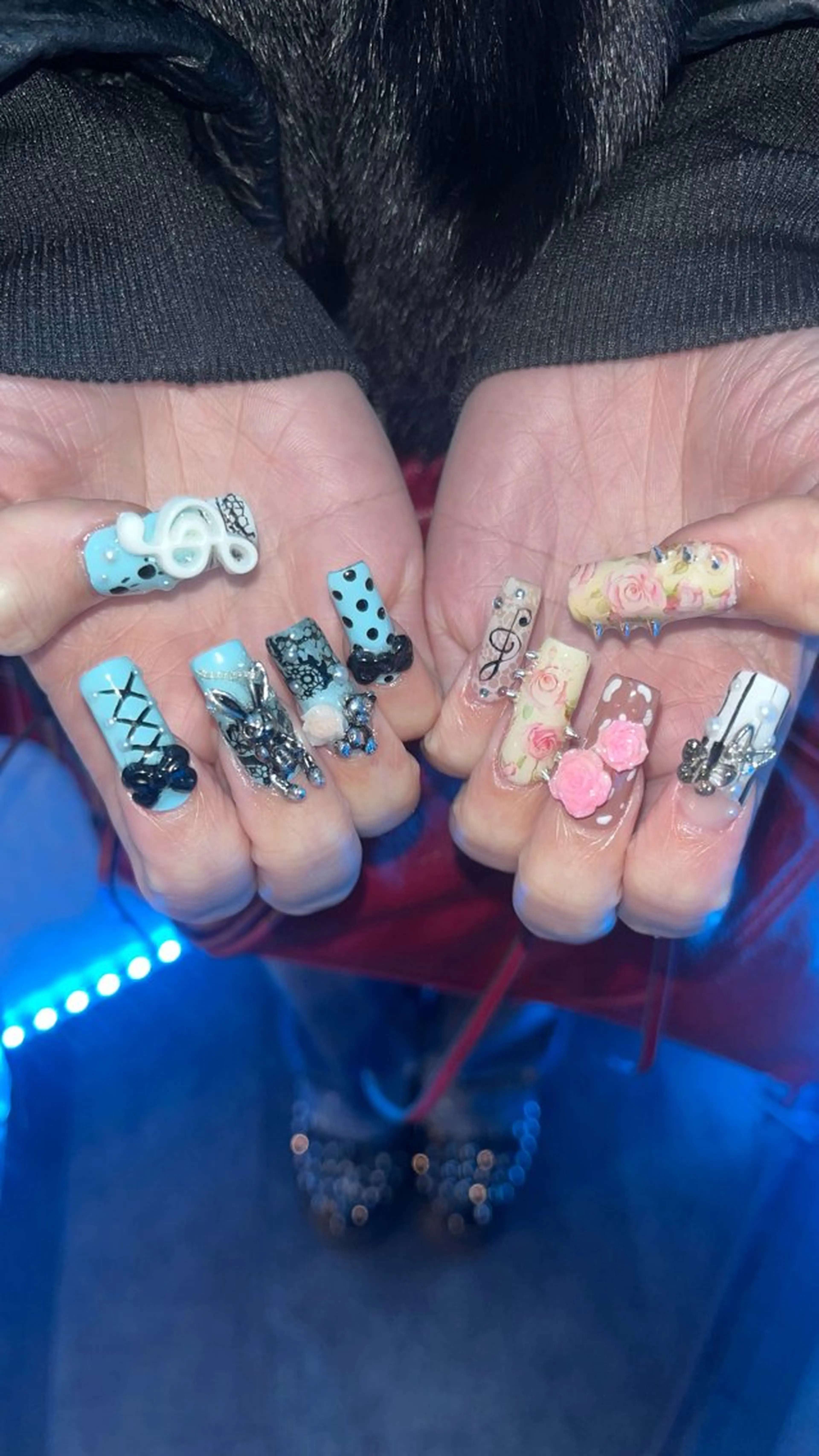 ネイル Mariris所属・ᗷᗩᑎSᗩ ᑎᗩIᒪ ՏᗩᒪOᑎのネイルデザイン