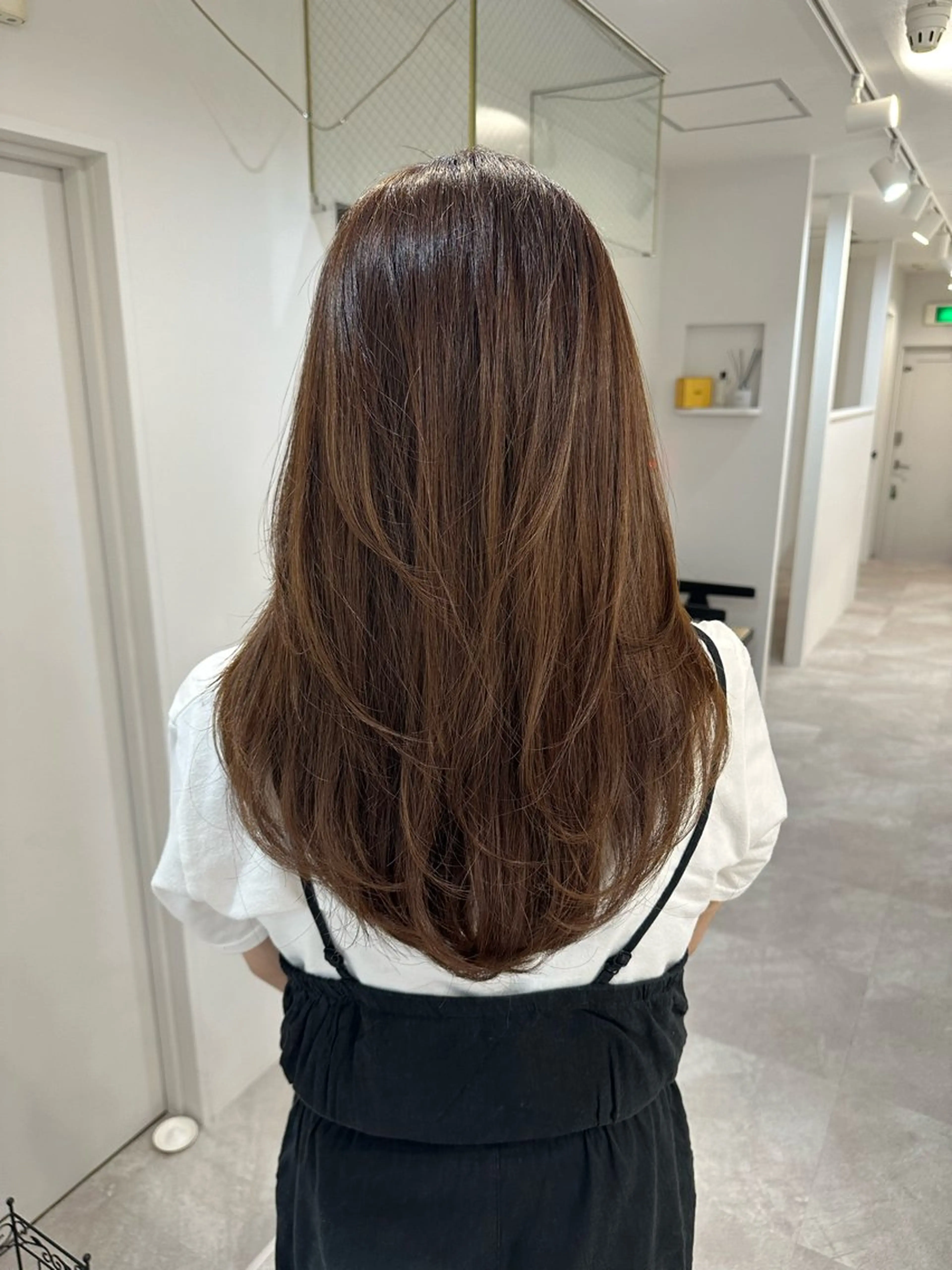 セミロング カラー ヘアアレンジ アッシュ ベージュカラー レイヤーカット カット ヘアカラー SALOWIN京都河原町Suite店所属・外国人風レイヤー/ ハイトーンSHUのヘアスタイル