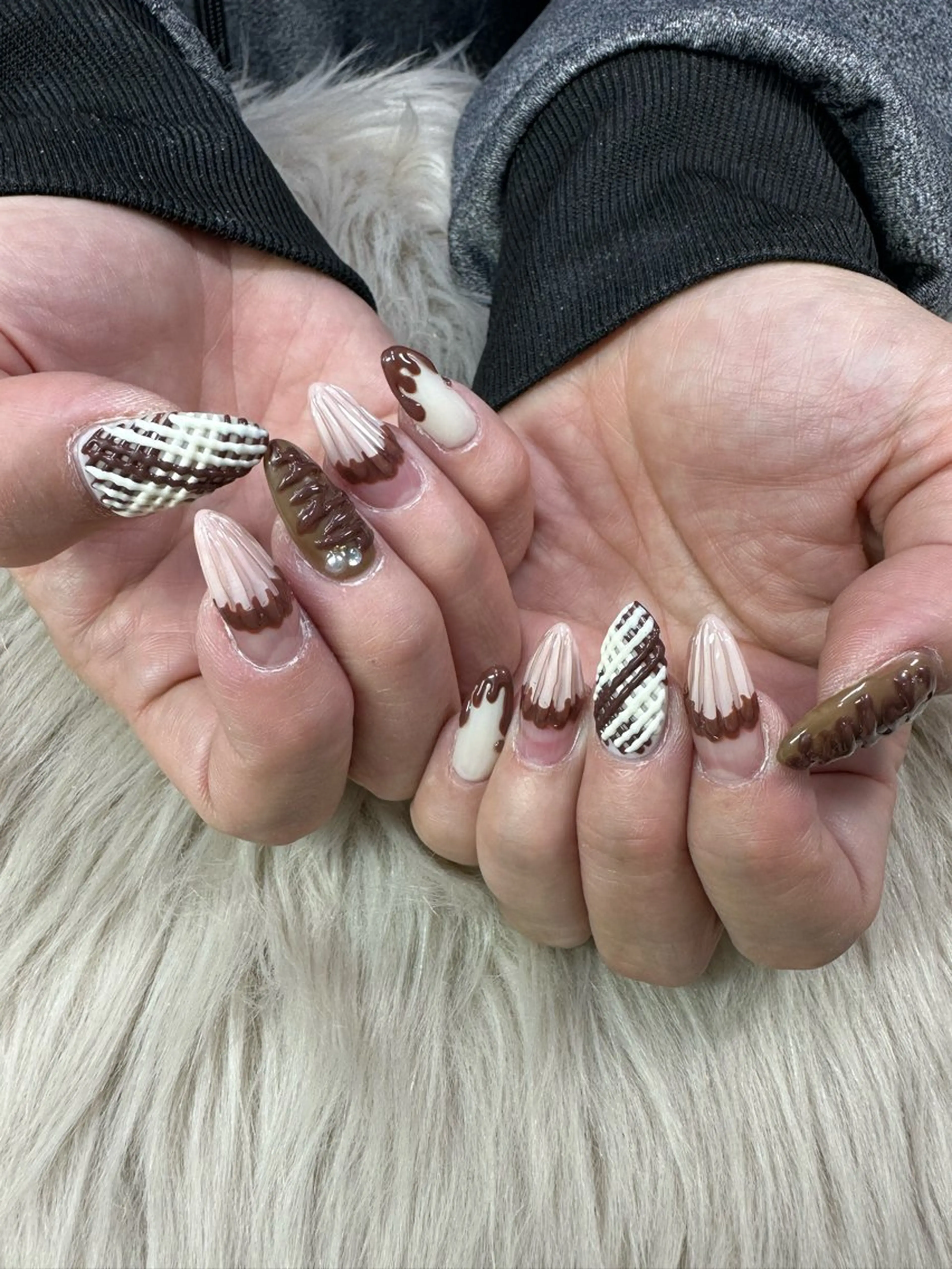 ネイル バレンタイン BeautySalo n REO 🐚✨のネイルデザイン