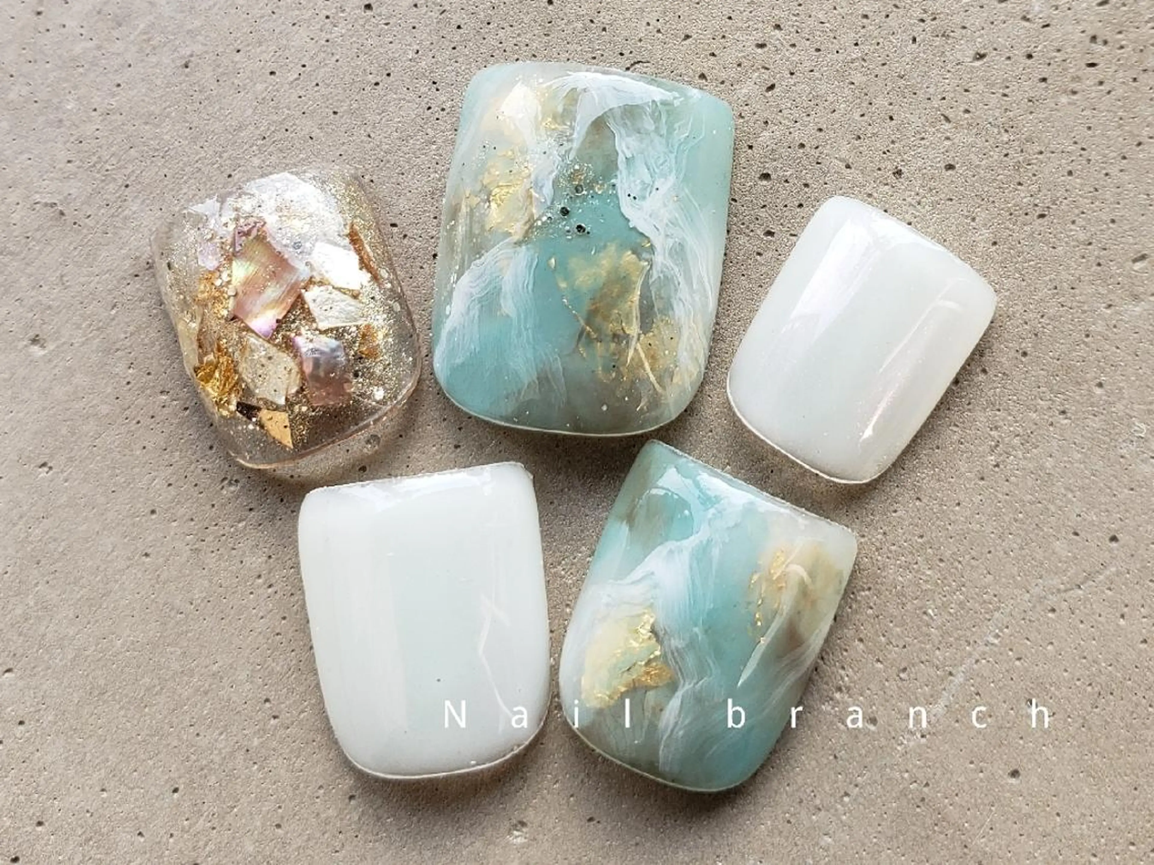 セミロング カラー パーマ ヘアアレンジ アイブロウ マツエク・マツパ ネイル キッズ Nail branchのネイルデザイン