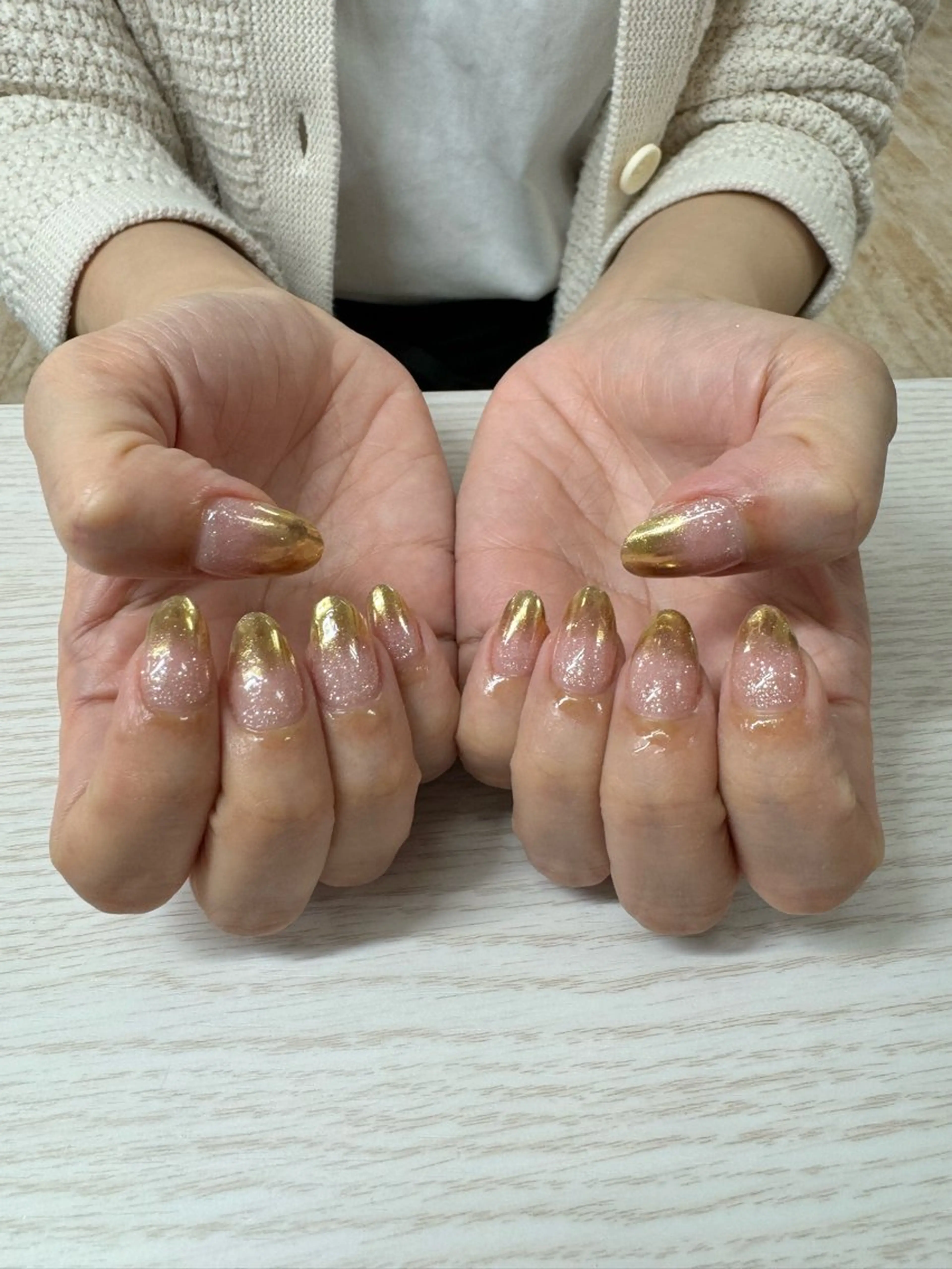 ネイル ゴールド グラデーション ミラーネイル シルバー VENUSBELT 杏のネイルデザイン