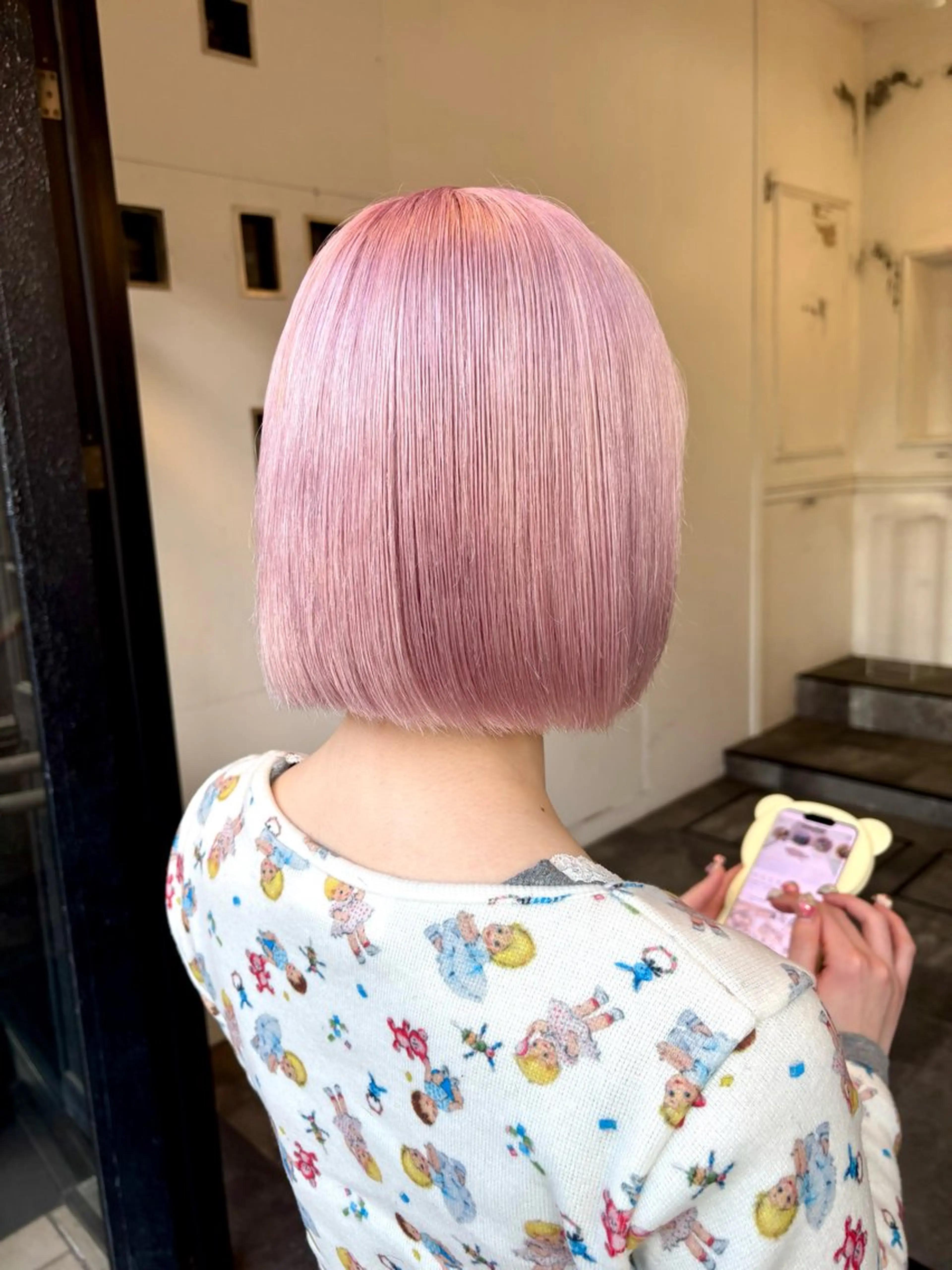 ショート ヘアカラー comeghead 琴音のヘアスタイル