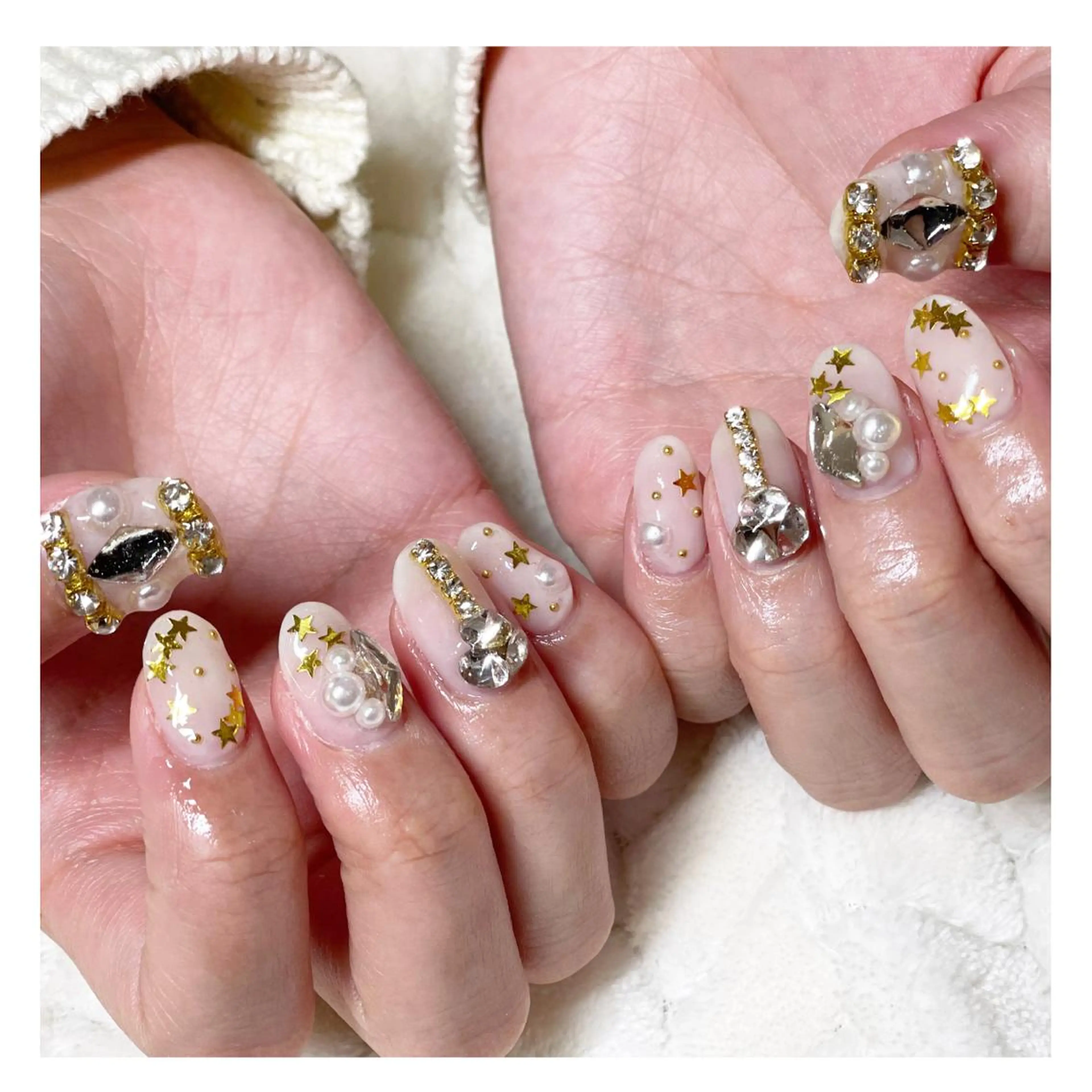 ネイル アートネイル ジェルネイル ゴールド ストーンネイル ホワイト ハンドネイル LaLa Peach 福岡のマツエク・マツパデザイン