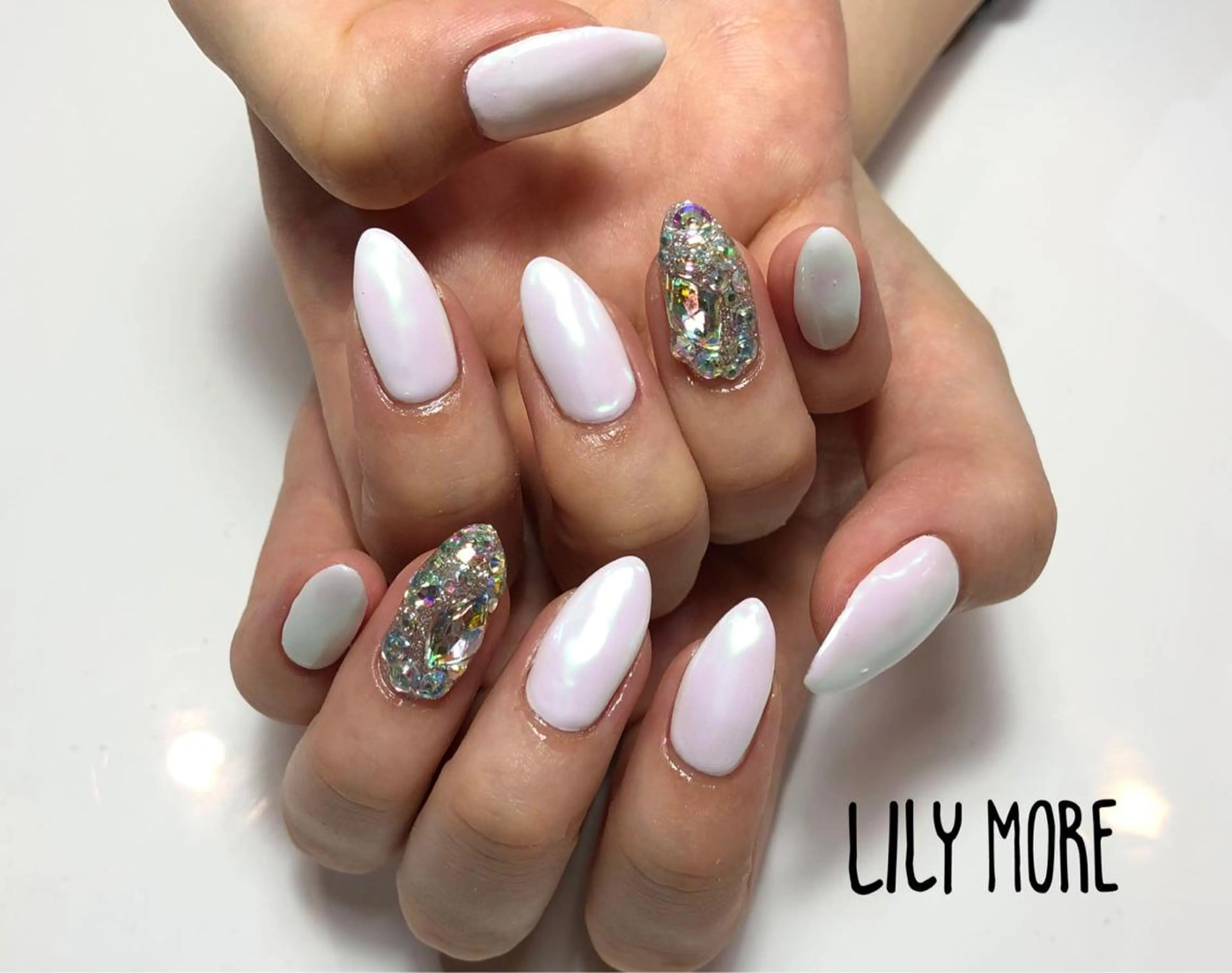 ネイル ストーンネイル Lily closetのネイルデザイン