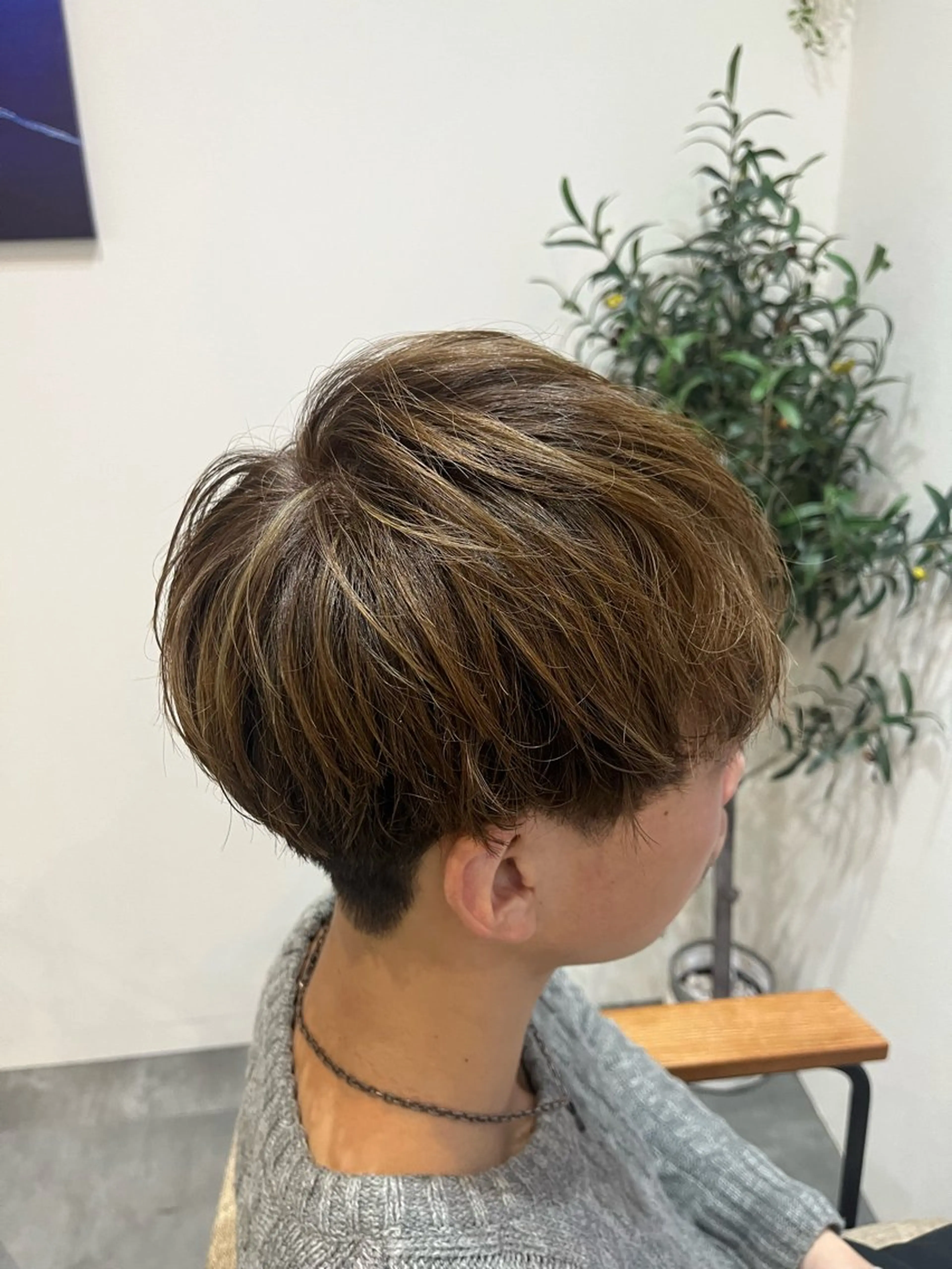 カラー メンズ 藤田 詩織のヘアスタイル