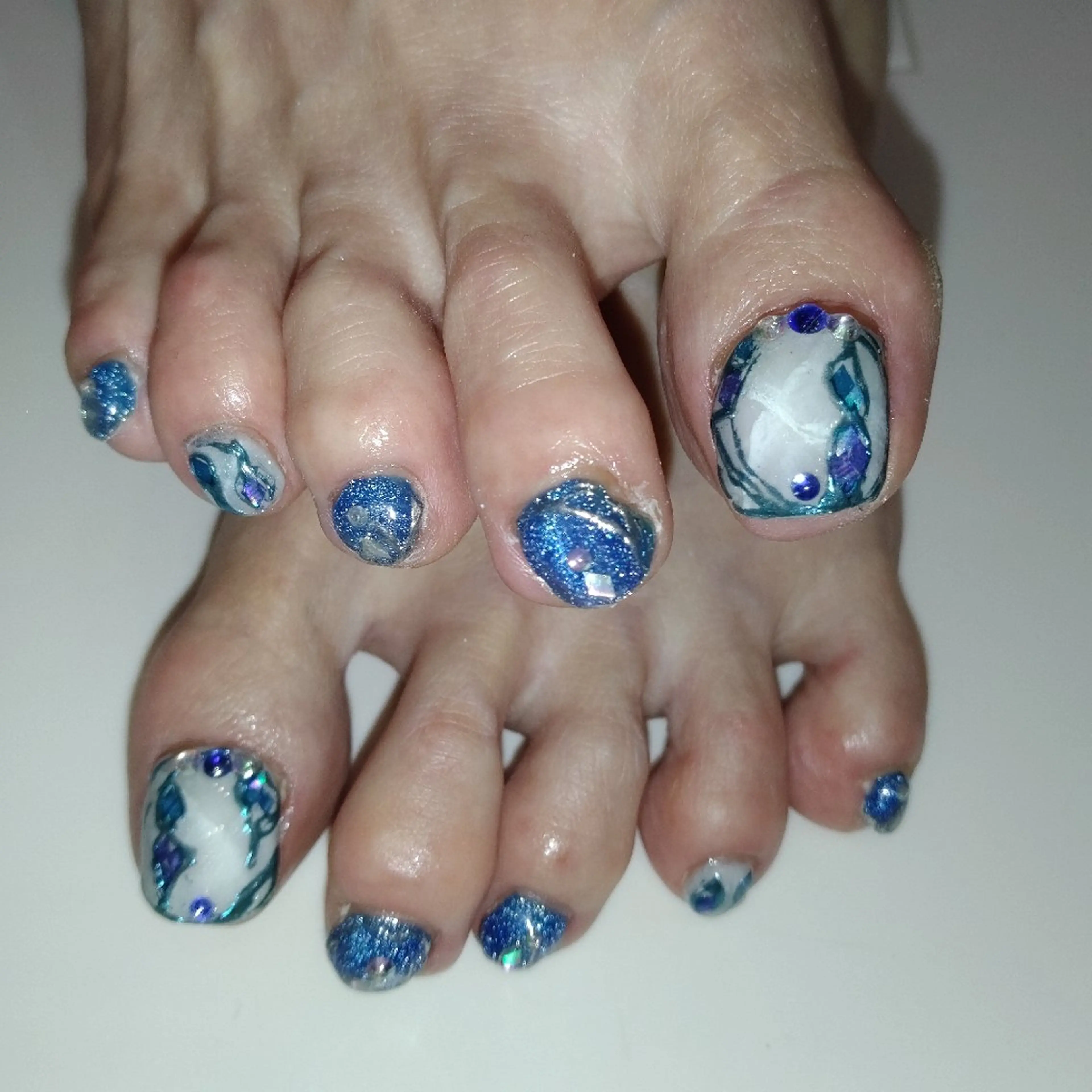 ネイル エステとネイル ローズコンフォートのネイルデザイン