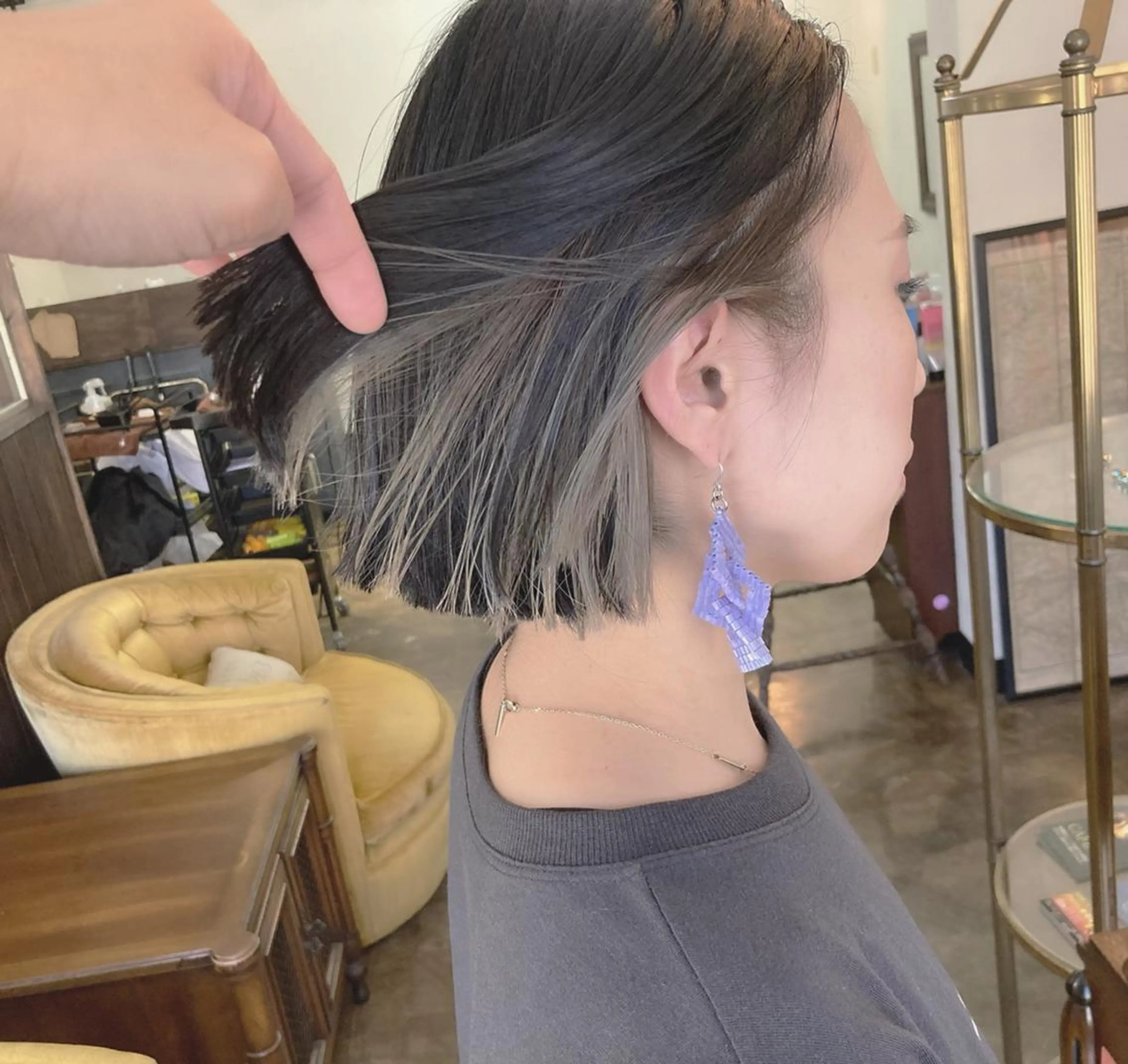 ミディアム 切りっぱなしボブ ボブ カット ヘアカラー 阿嘉 萌子のヘアスタイル