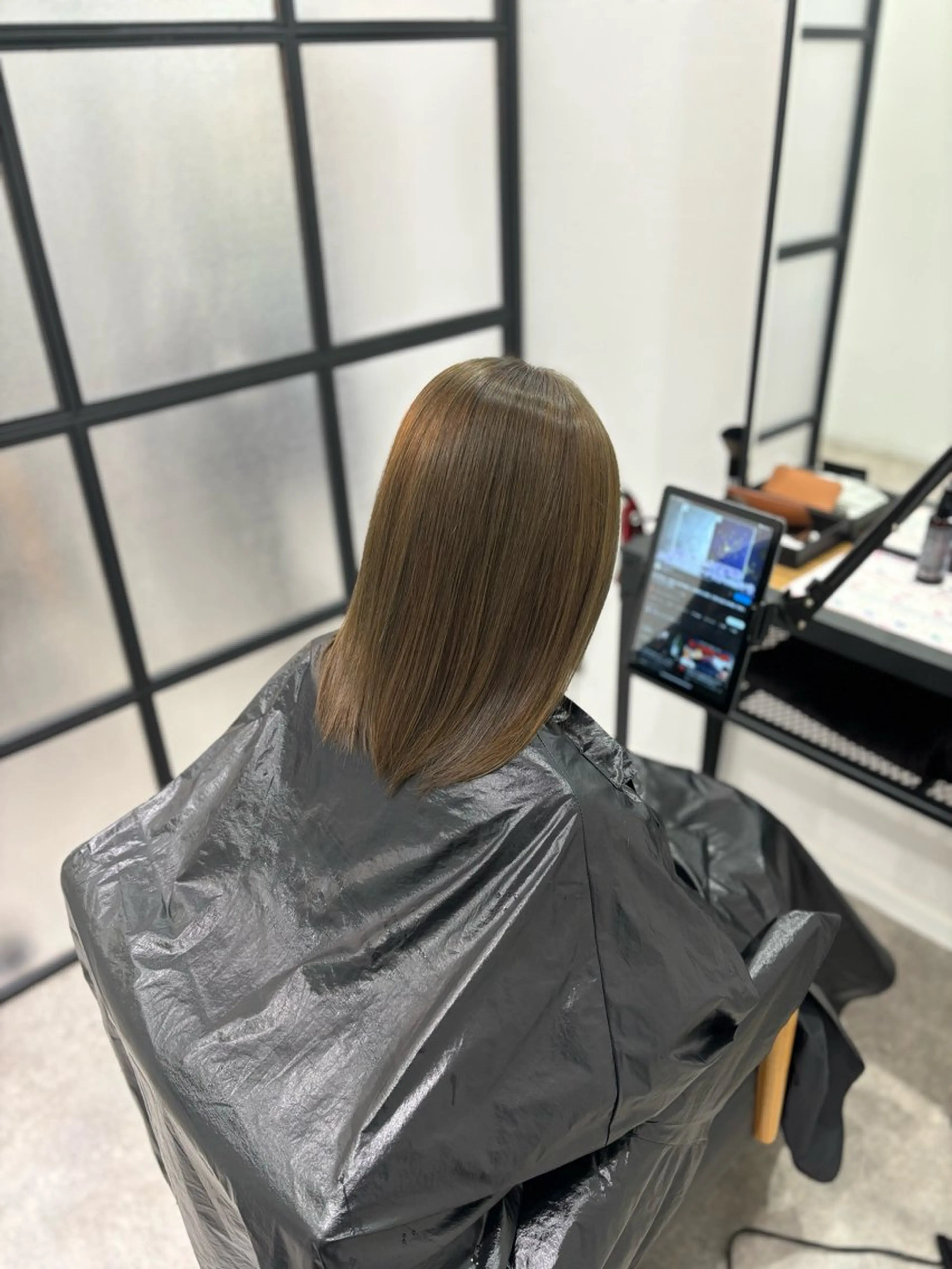 カラー ベージュカラー 透明感カラー オリーブベージュ 岸田 瑠美のヘアスタイル