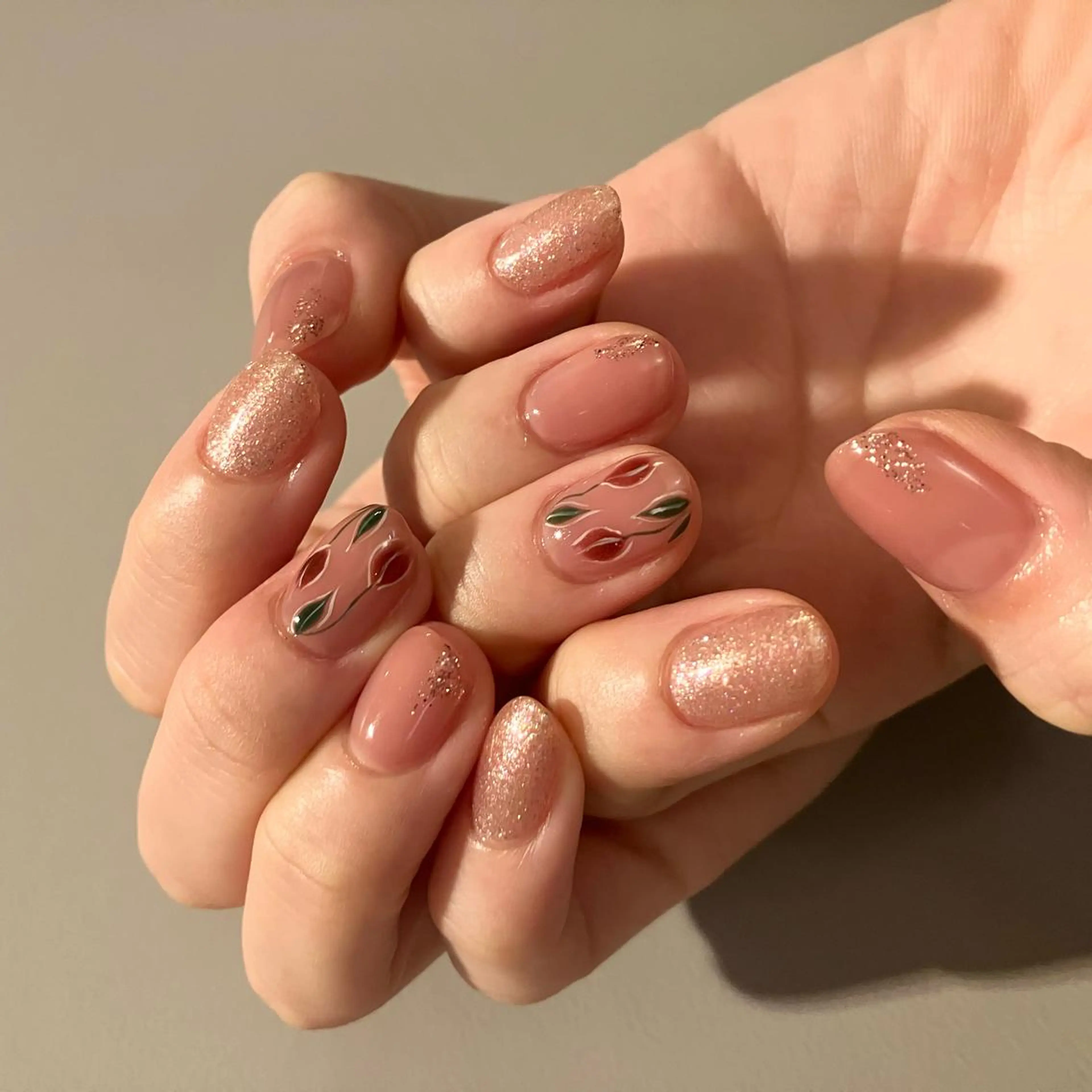 ネイル ハンドネイル ウシク ミユキのネイルデザイン