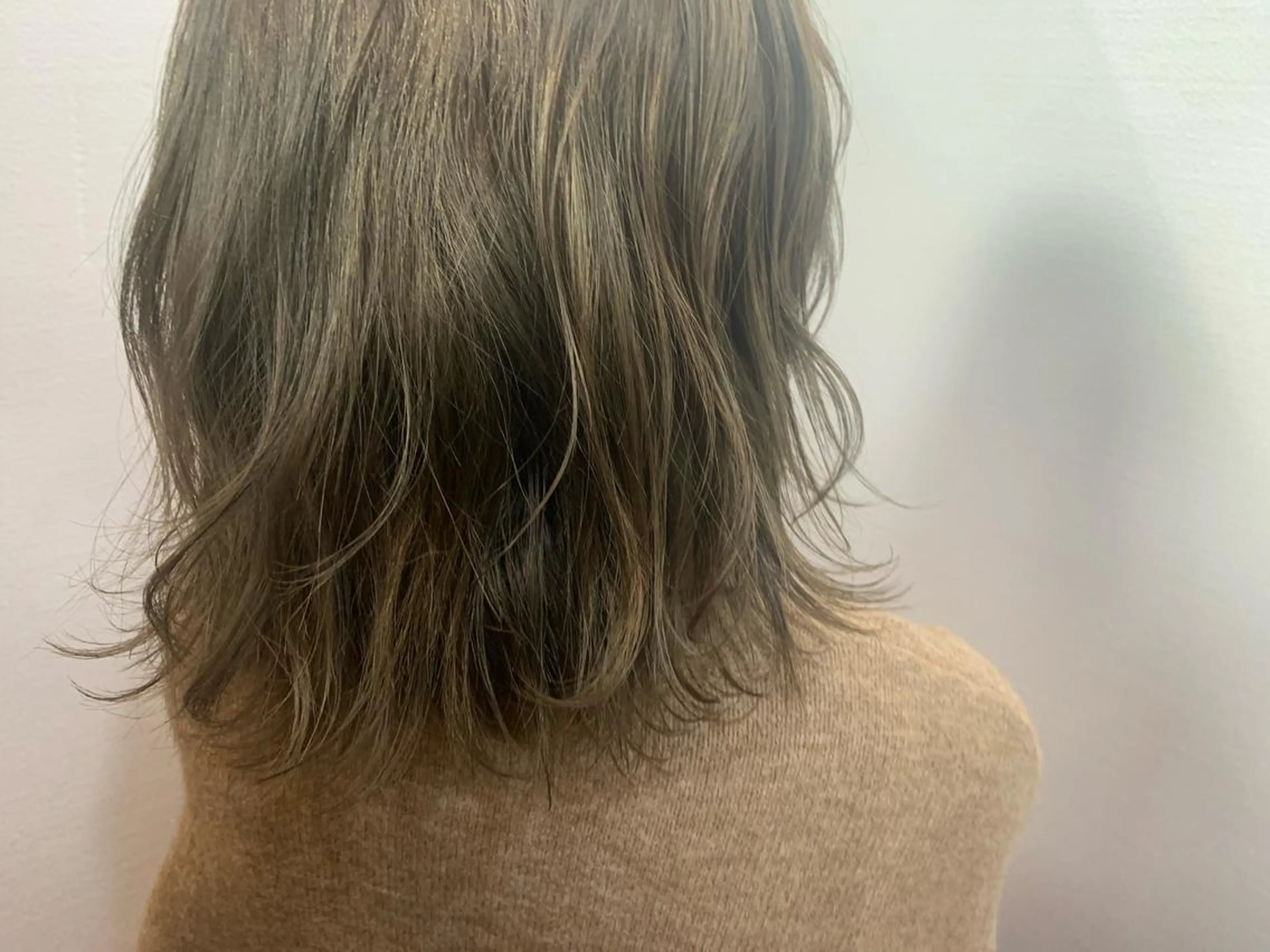 ミディアム カラー ベージュカラー ブリーチ ヘアカラー トリートメント 【Uneユヌ】菊地 春那のヘアスタイル