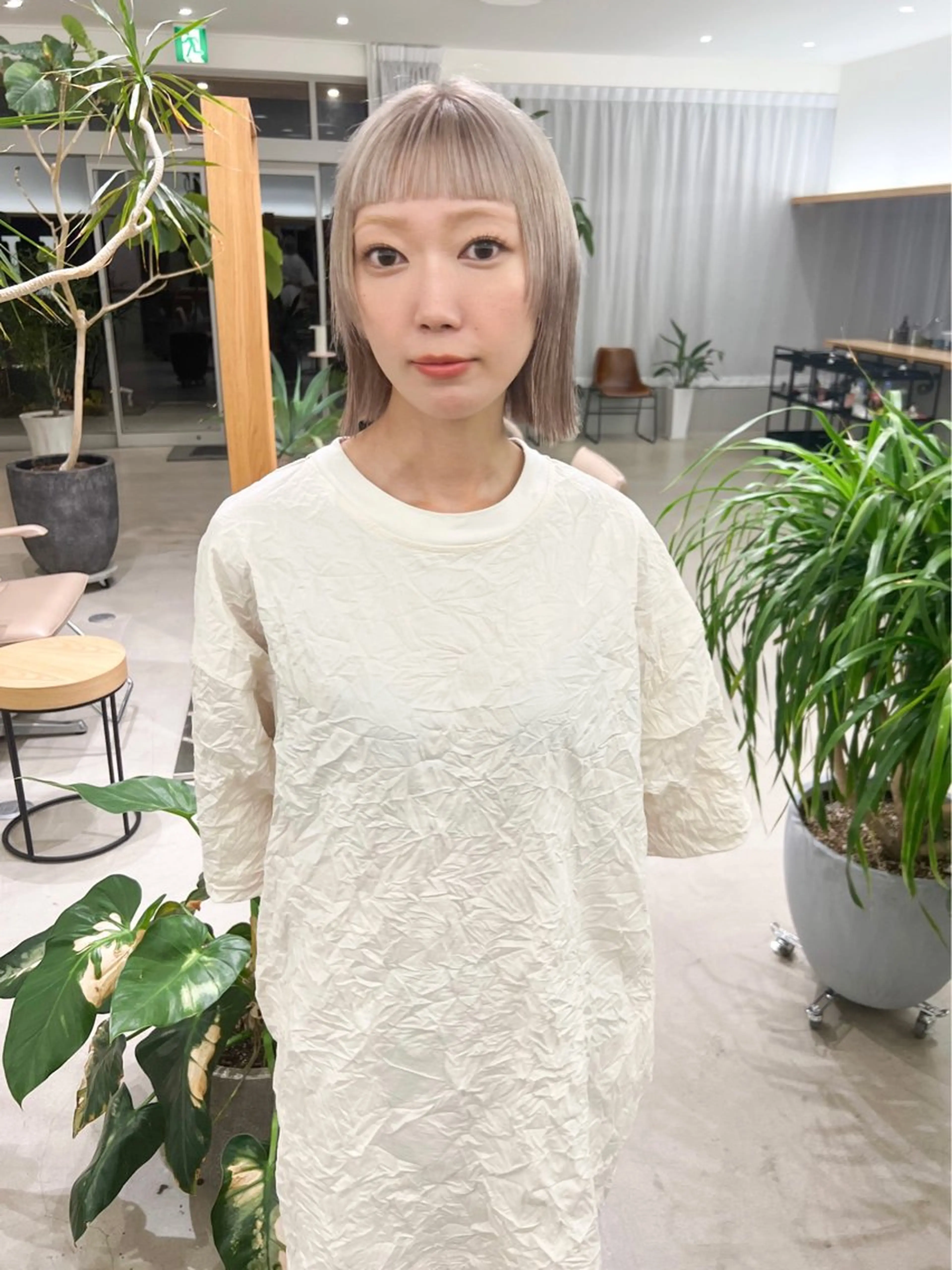 ミディアム カラー ベージュカラー シルバー ホワイトシルバー ボブ レイヤーカット カット ヘアカラー トリートメント つくばUtooe's 副店長　寺沢颯のヘアスタイル