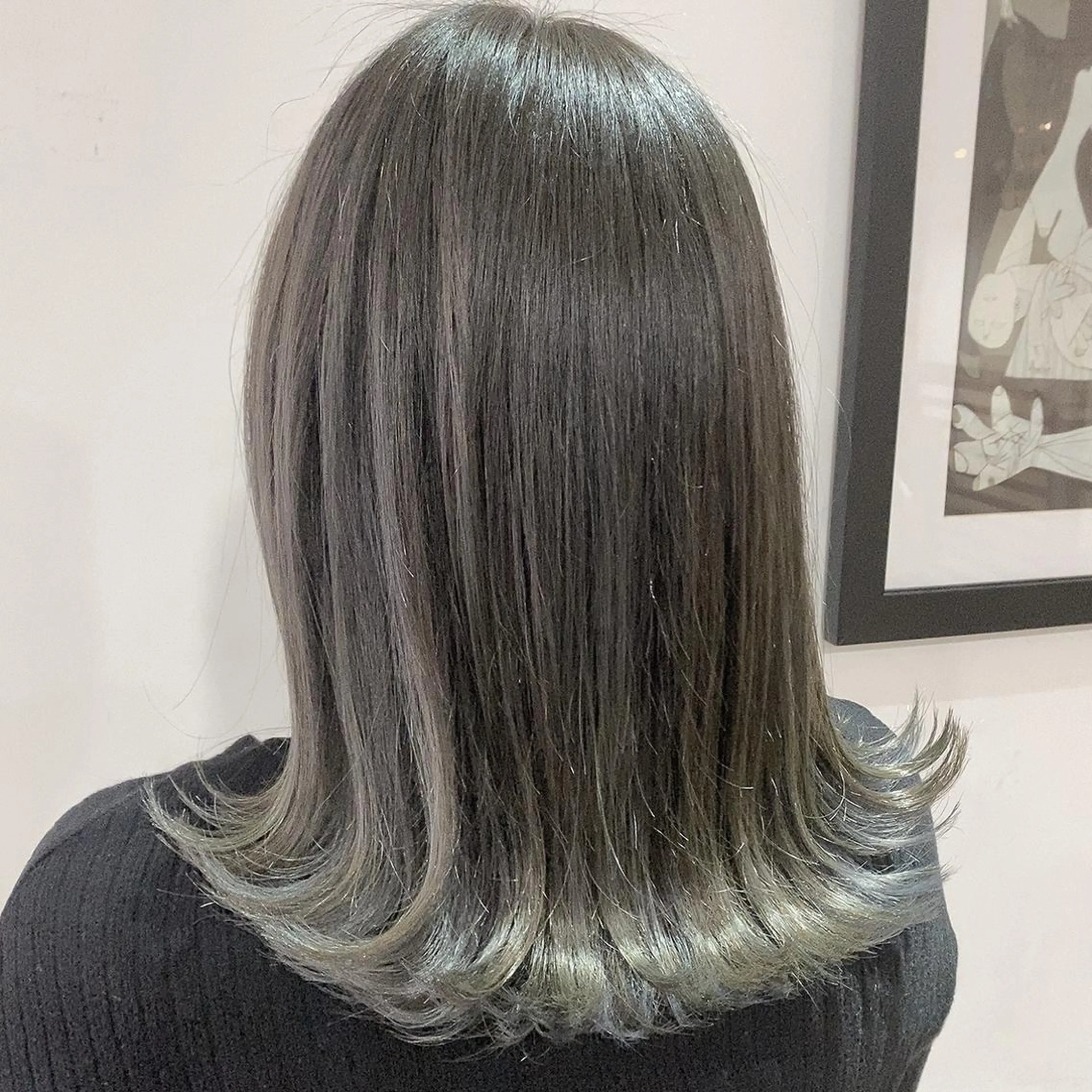 ミディアム カラー グレージュ シルバー 💚 nao💚のヘアスタイル