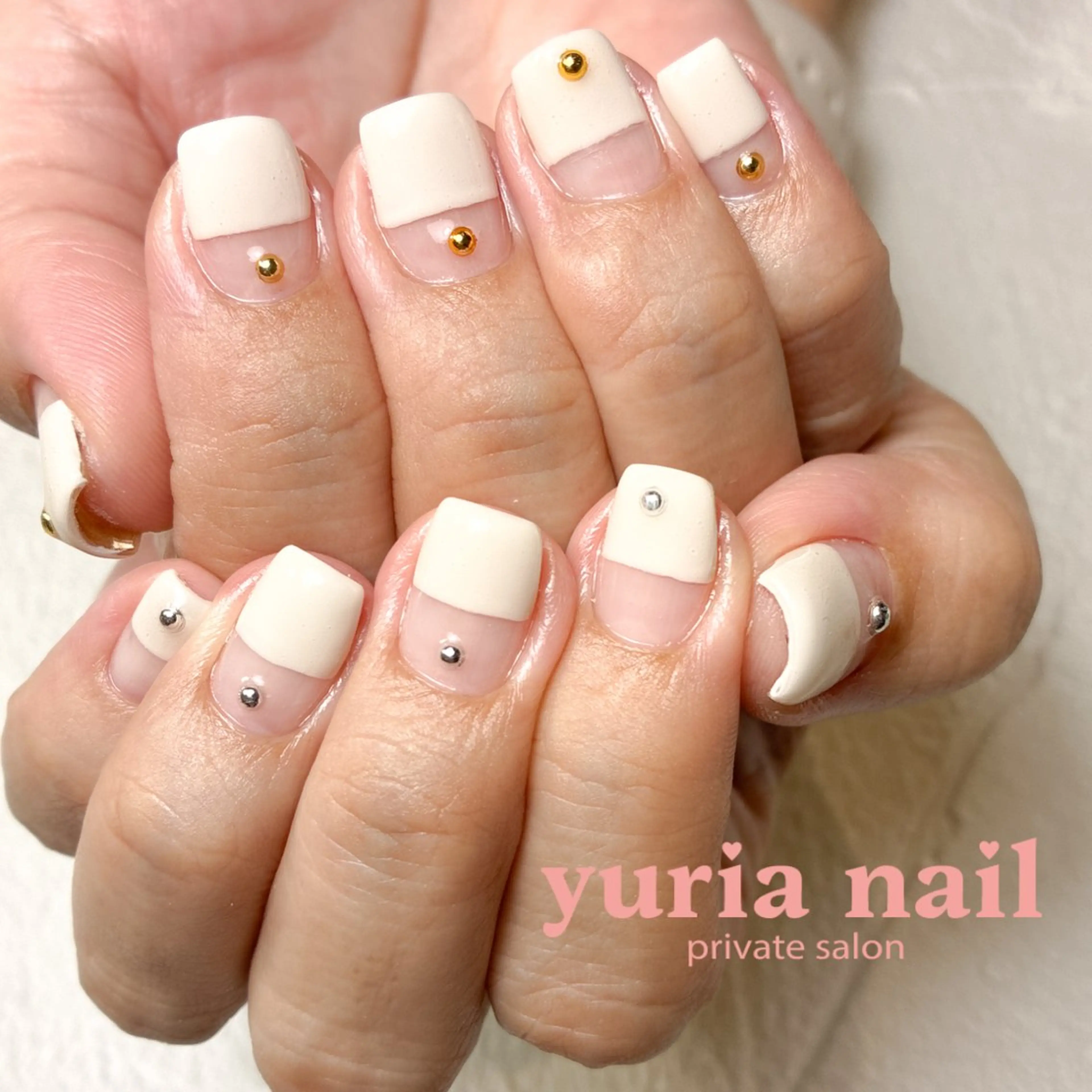 ネイル アートネイル フレンチネイル ジェルネイル ゴールド オフィスネイル ハンドネイル 小林 ゆりあのネイルデザイン