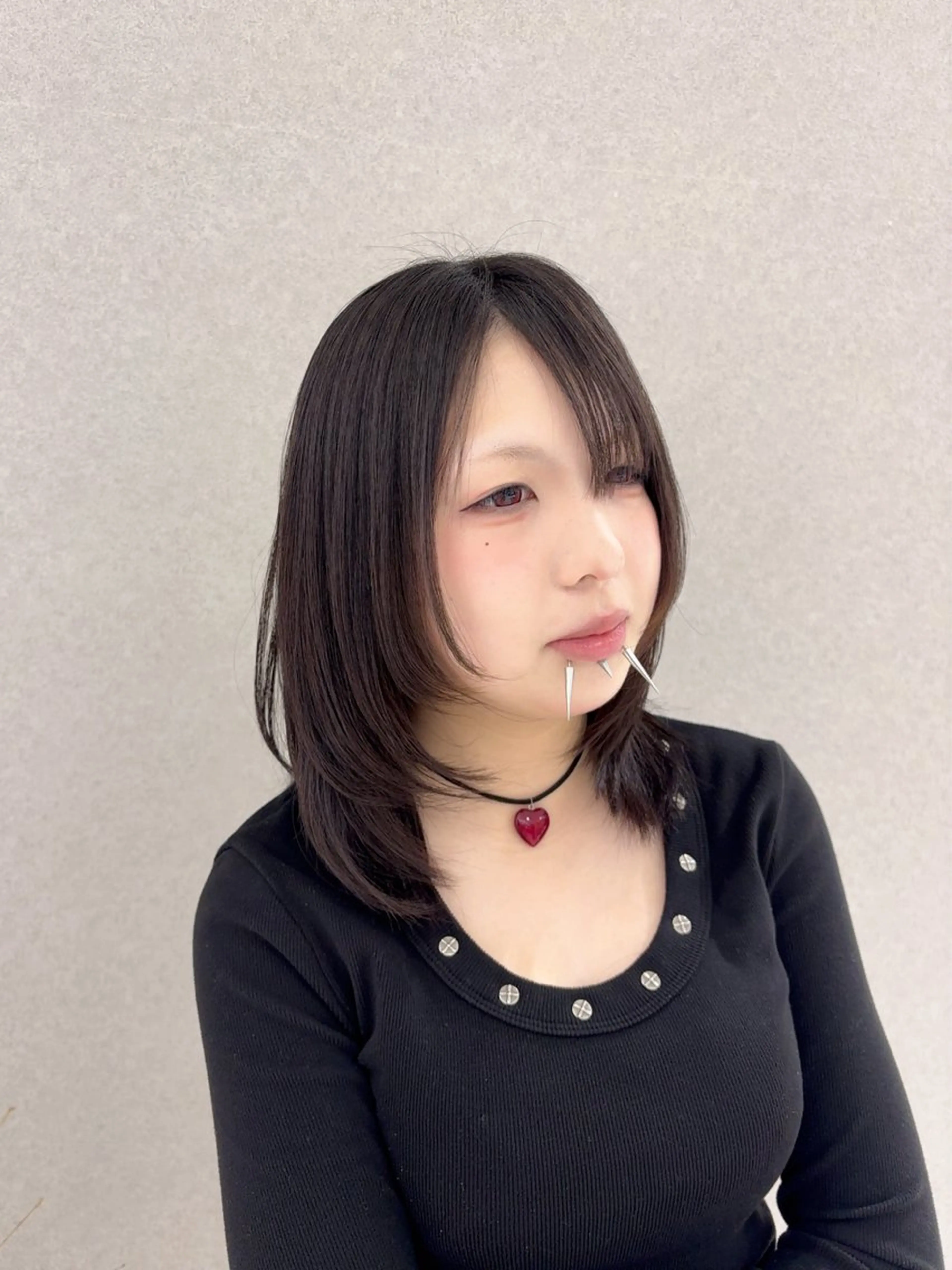 セミロング カット 縮毛矯正 ハイトーン/カラー /ウルフ/RENAのヘアスタイル