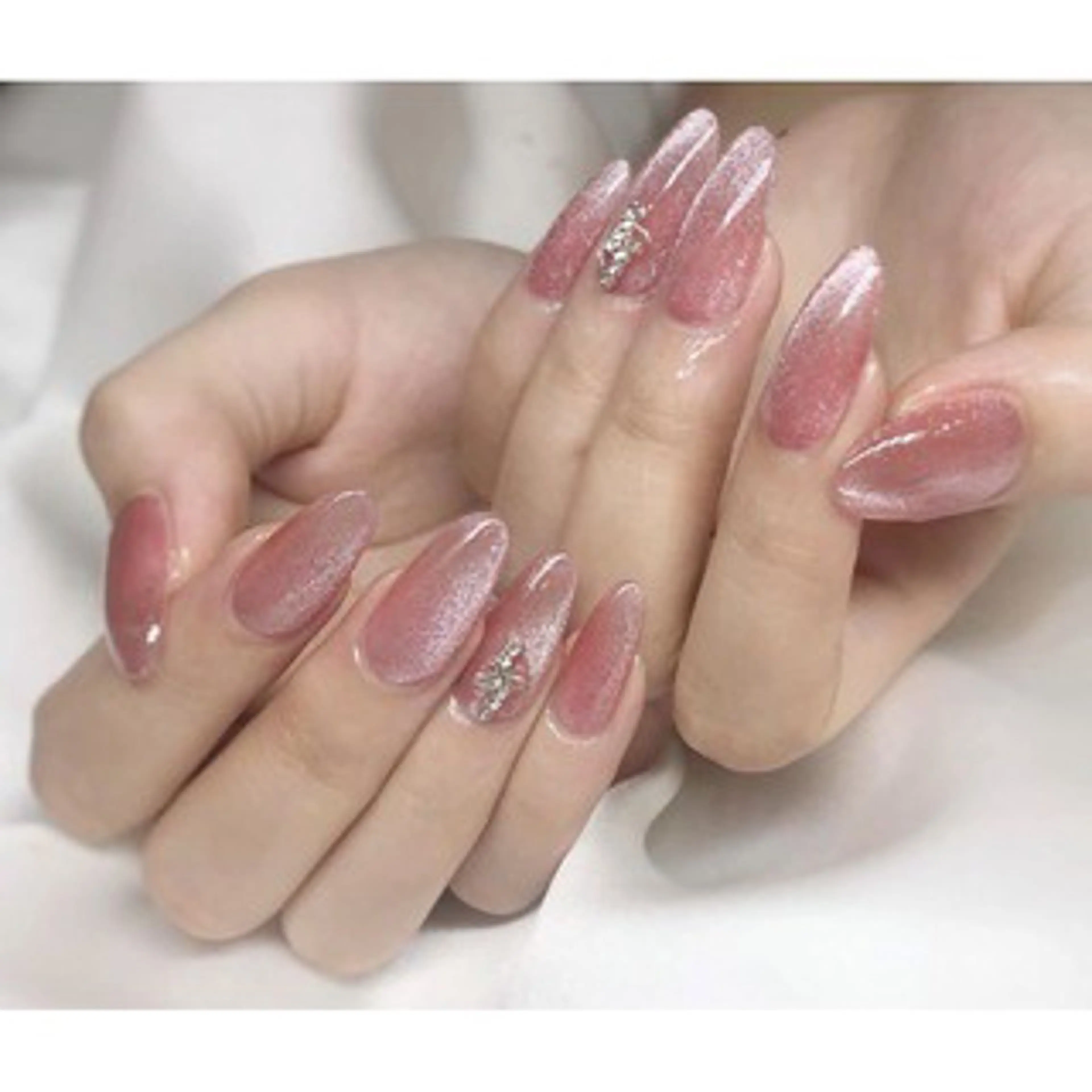ネイル マグネットネイル ストーンネイル ハンドネイル Naomi Nail所属・Naomi Nailのネイルデザイン