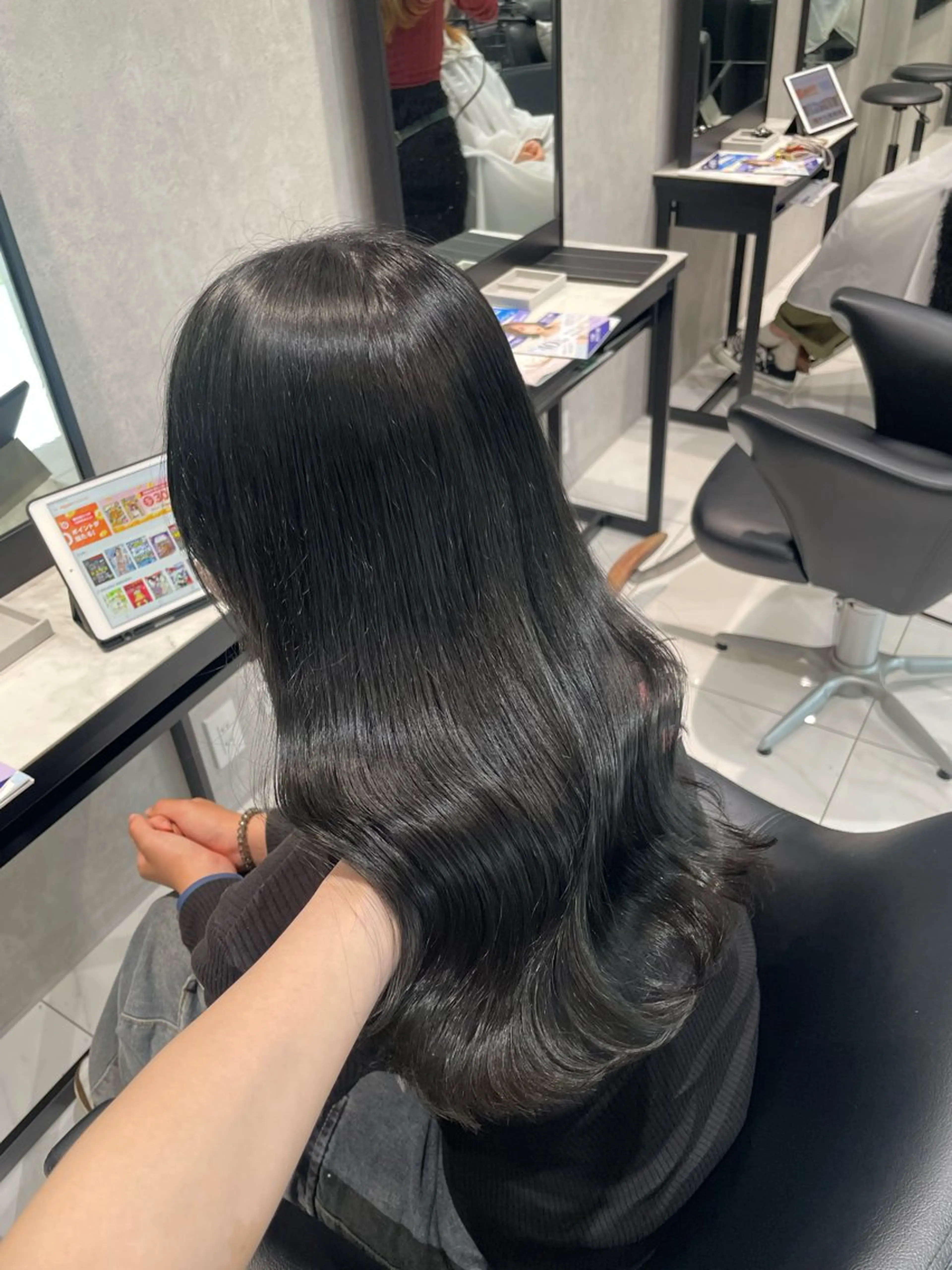 セミロング ヘアカラー 🎀ིྀ暖色カラー/ 髪質改善/みどりのヘアスタイル