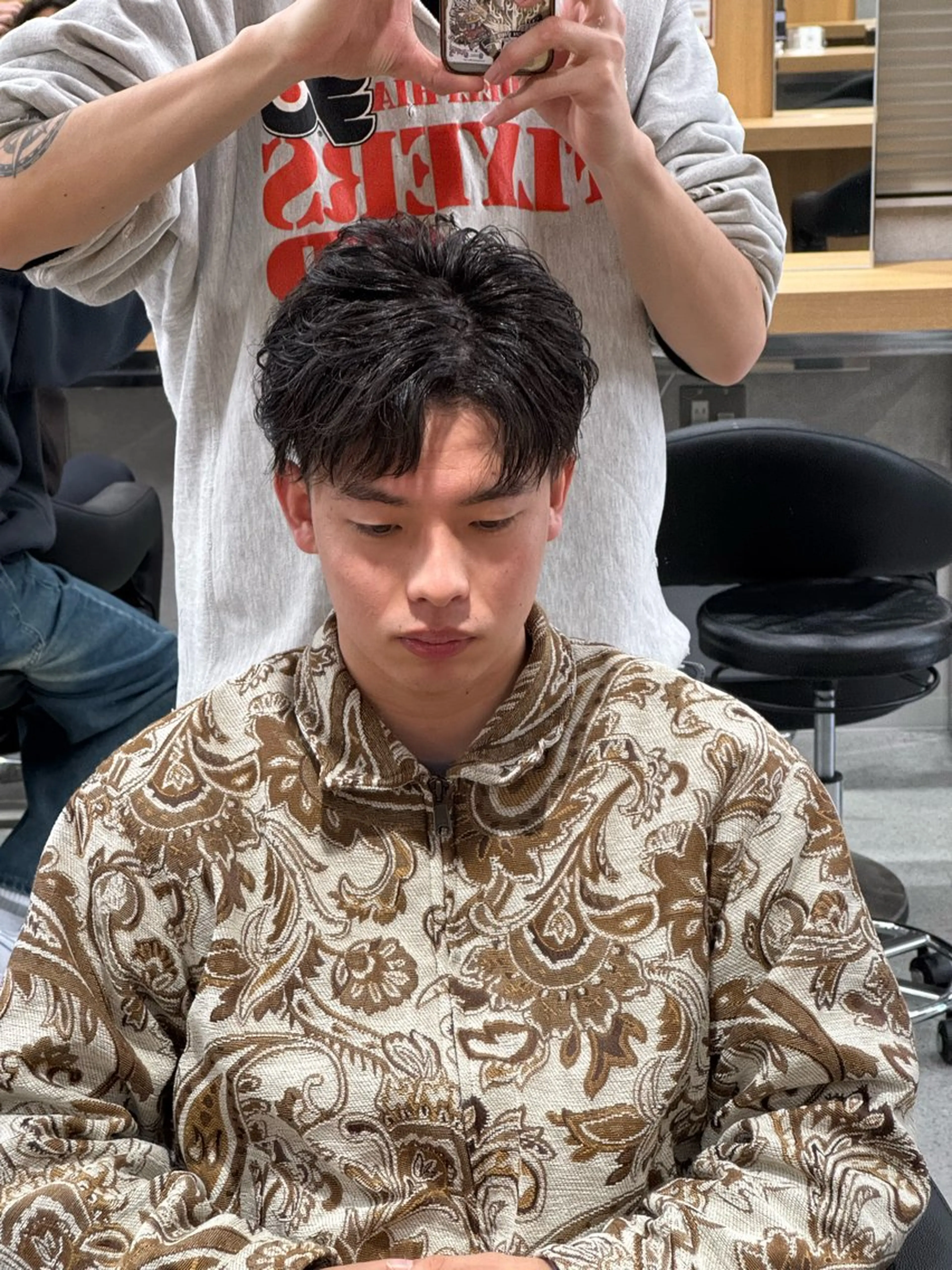 ショート カラー パーマ ヘアアレンジ メンズ メンズブリーチ センターパート フェザーパーマ メンズハイライト メンズハイトーン スパイキー/フェザー /波巻き/かいとのヘアスタイル