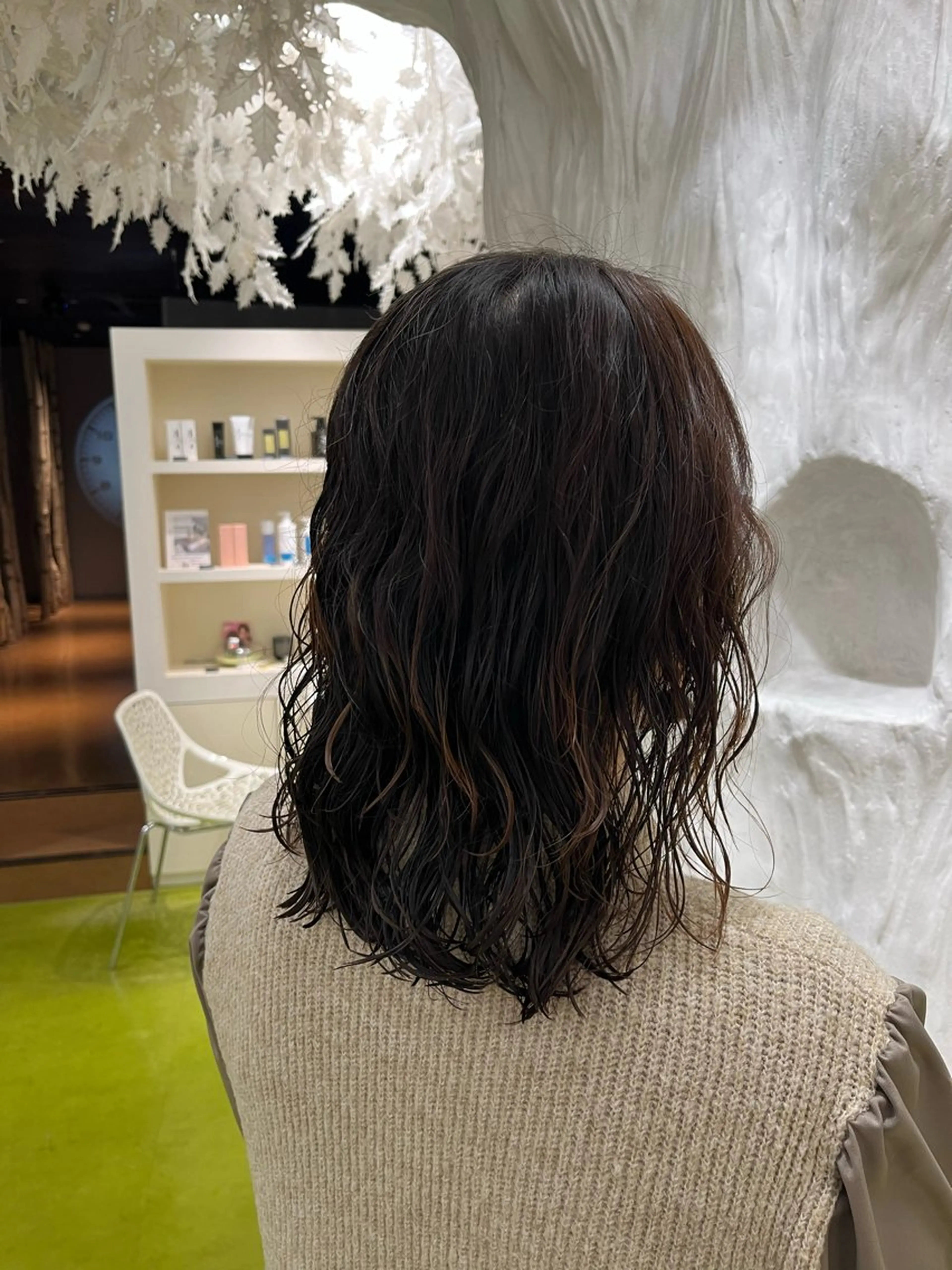 ミディアム パーマ レイヤーカット/ 艶カラー/YUKAのヘアスタイル