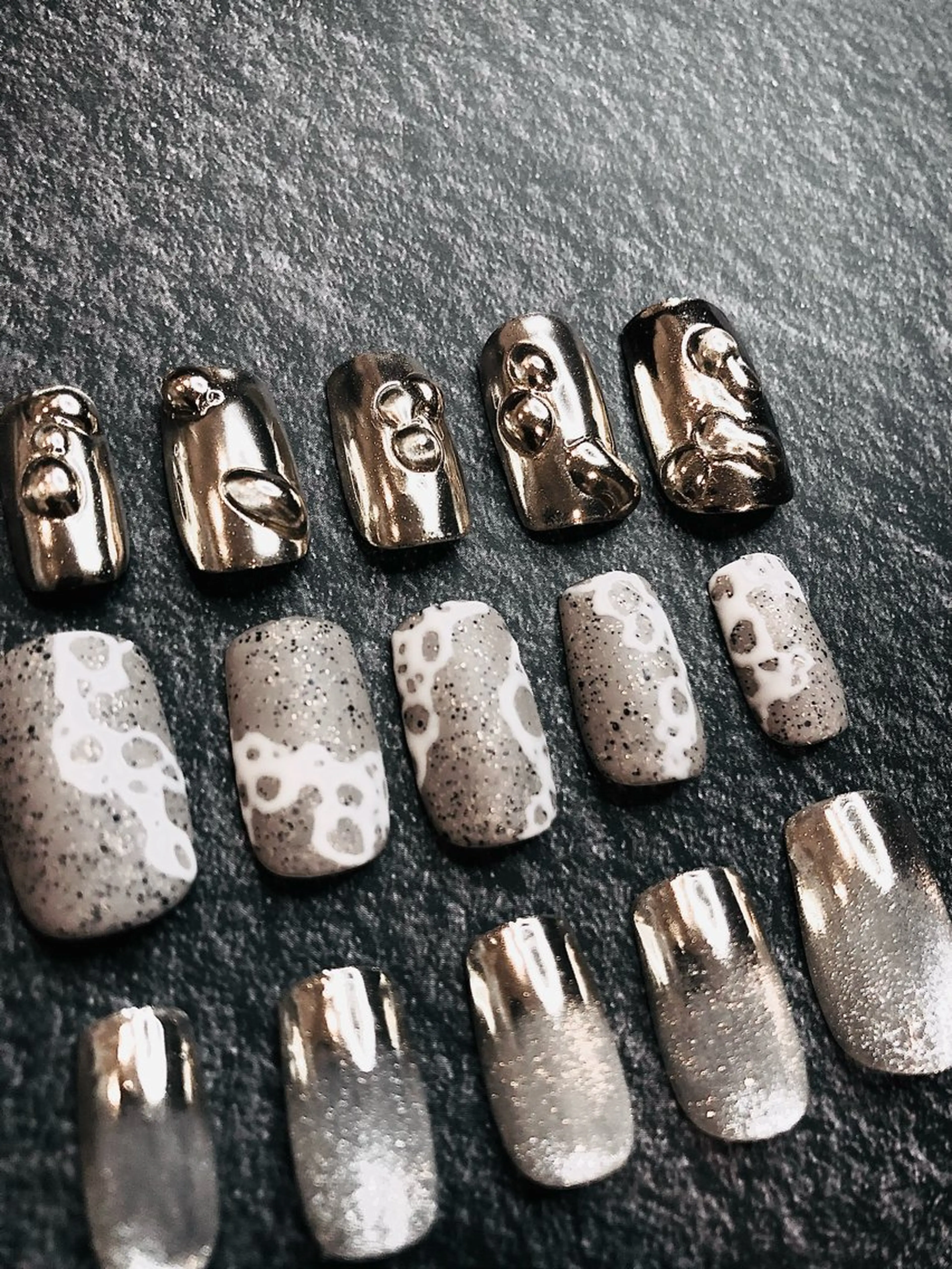 ネイル グラデーション ミラーネイル シルバー SPICE. 【武蔵関】のネイルデザイン