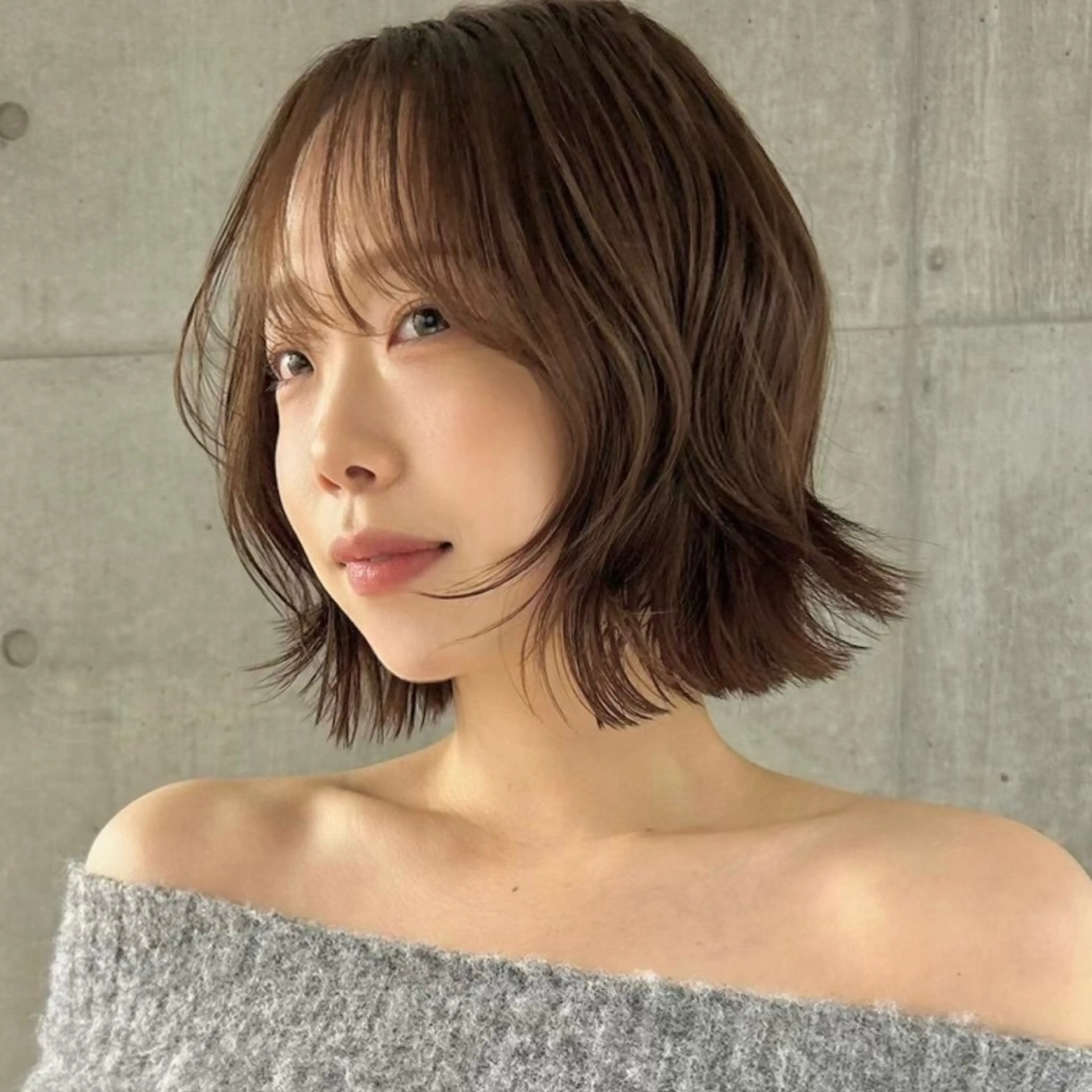 ミディアム ボブ 外ハネヘア カット ヘアカラー トリートメント ボブ/縮毛矯正/ レイヤー/塚田のヘアスタイル